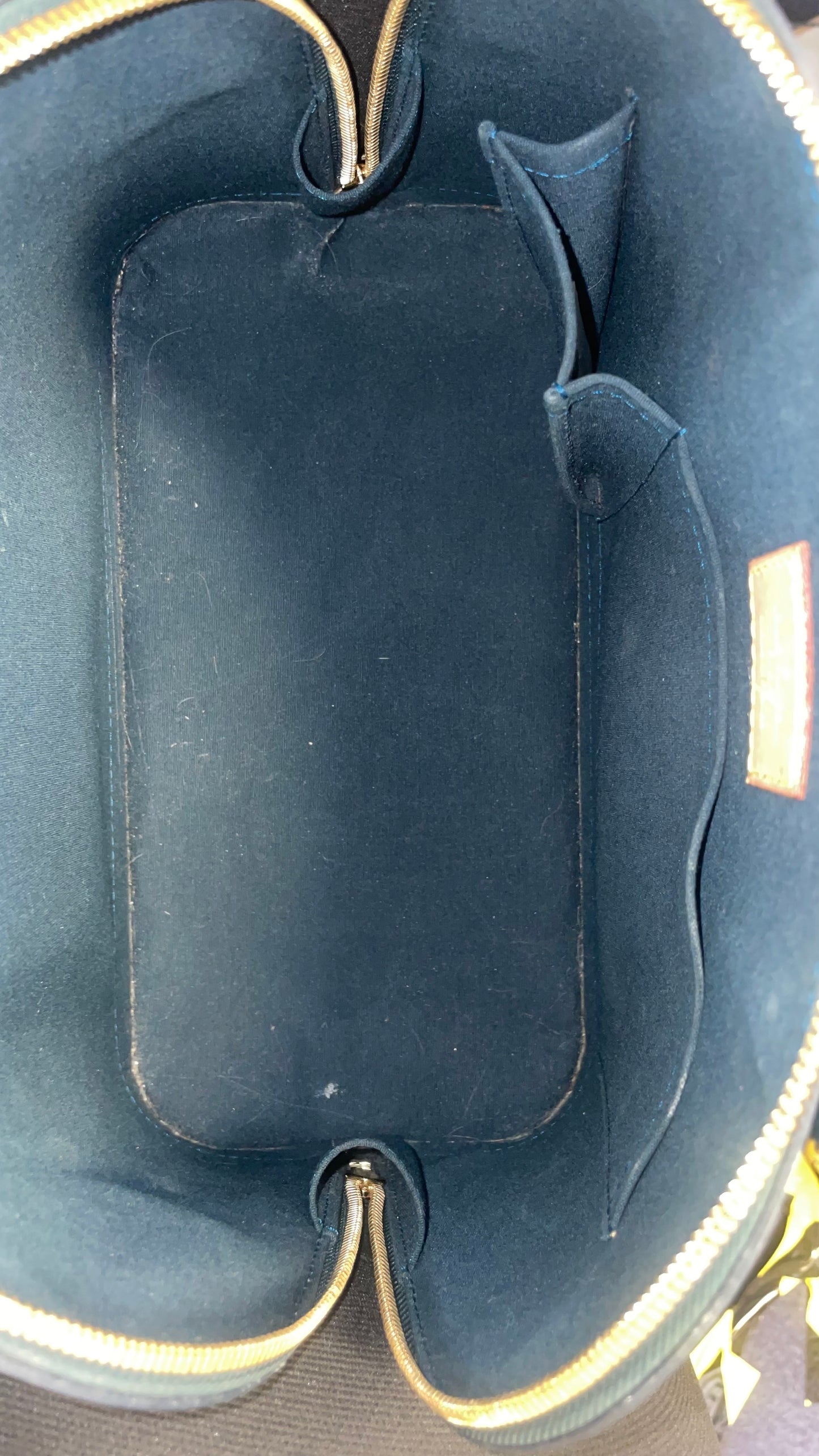 Louis Vuitton Bleu Nuit Vernis Alma PM MI4039