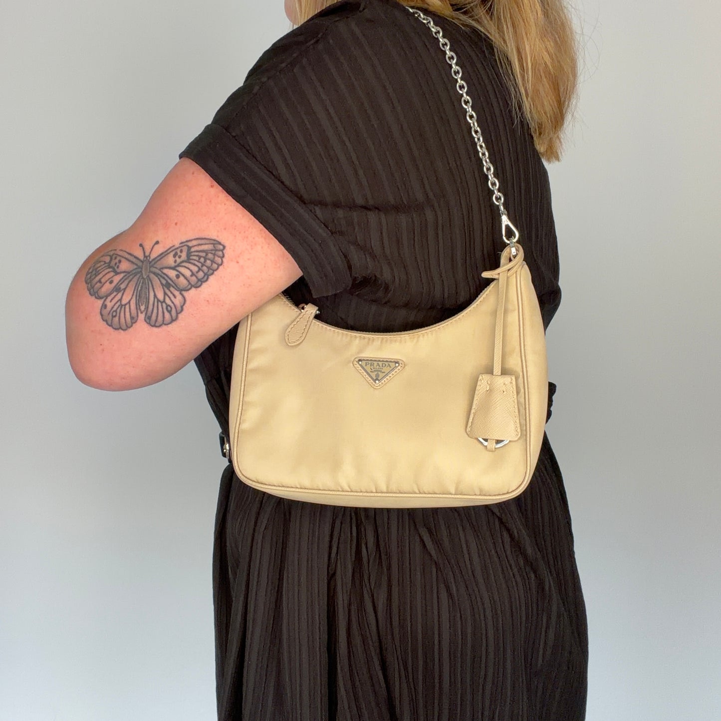 Sac bandoulière Prada Re-Edition en Re-Nylon beige