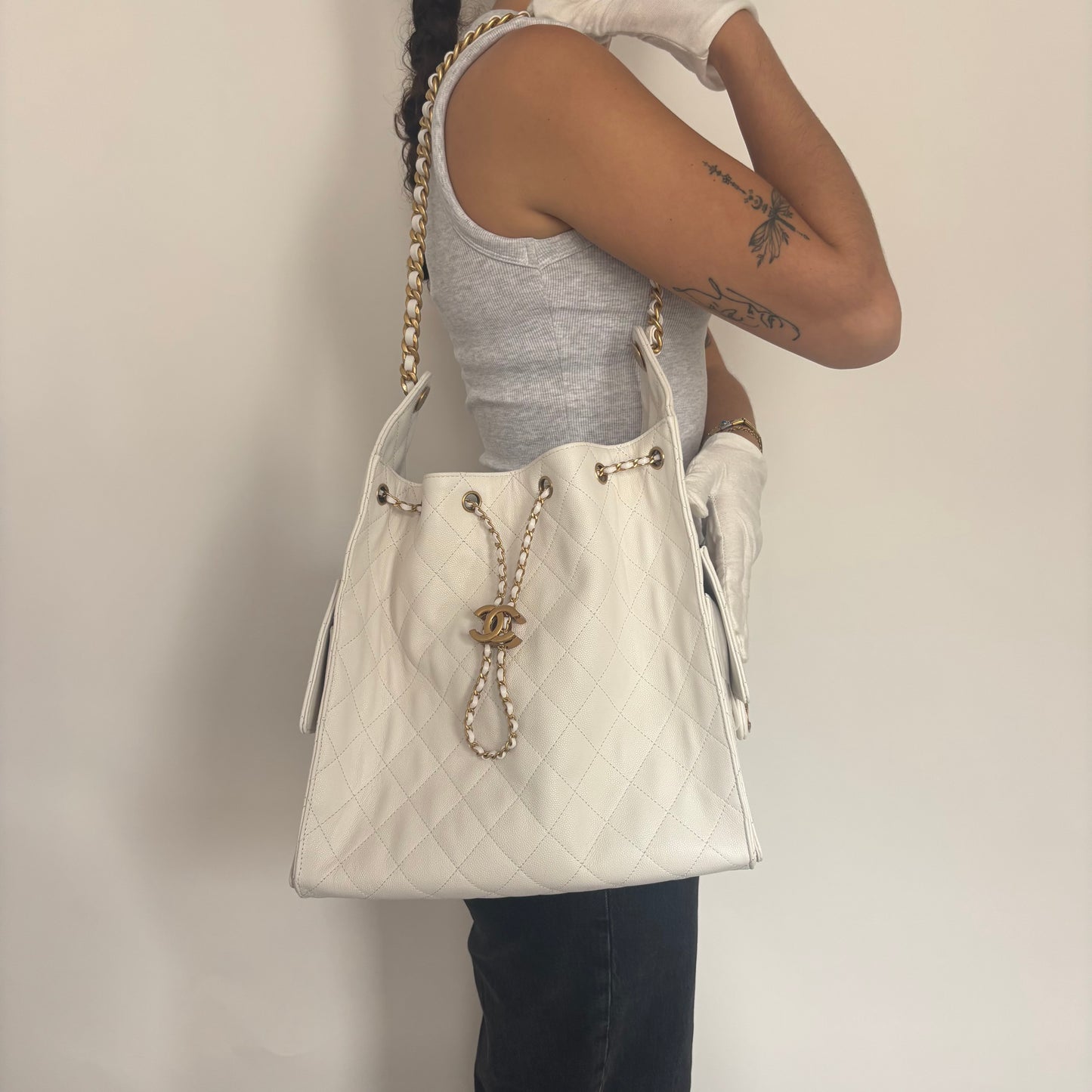 Chanel 25 White Caviar GHW 2025