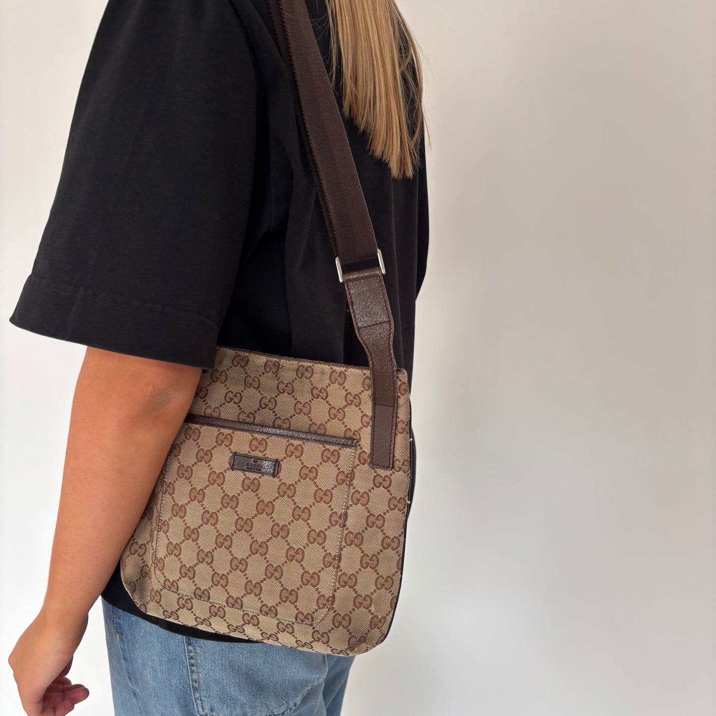 Gucci GG Canvas Messenger Front Pocket Vintage
