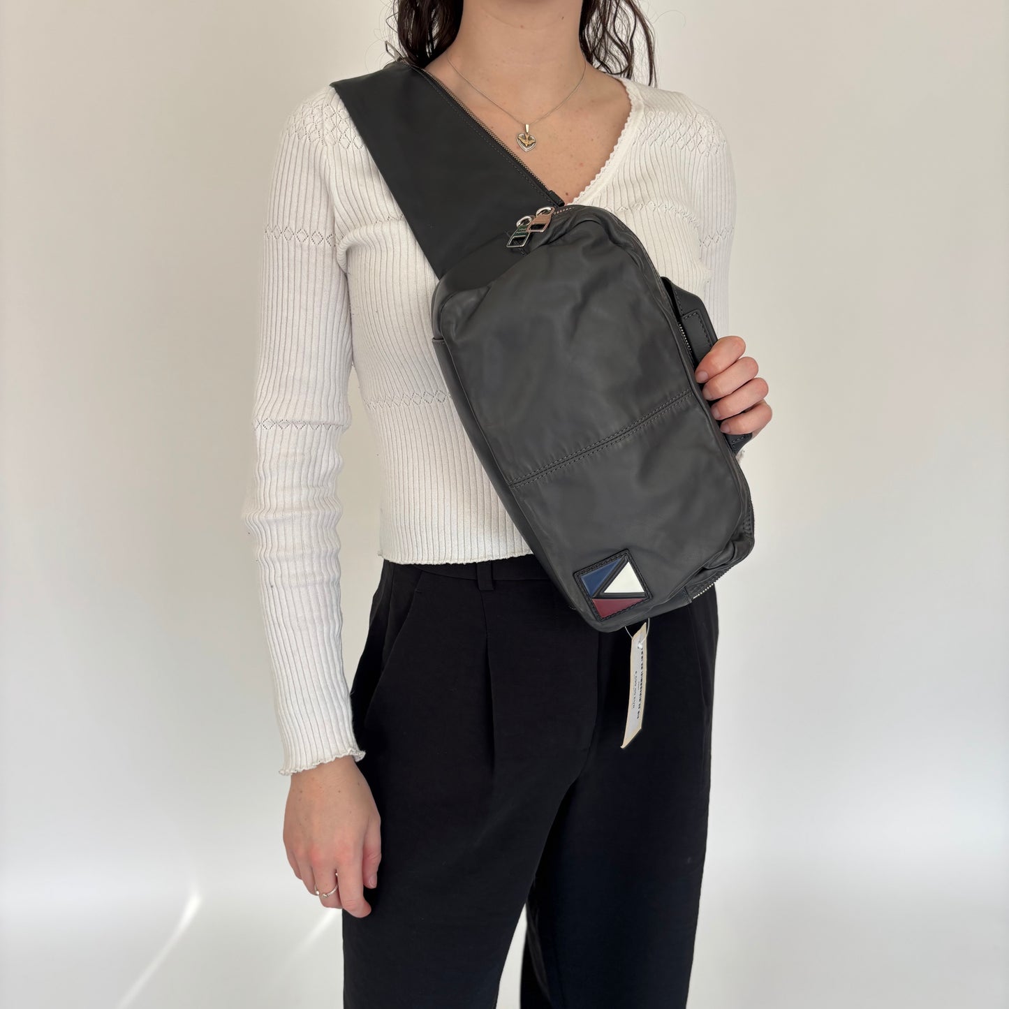 Louis Vuitton Fast V Line Waist Bag BA3105