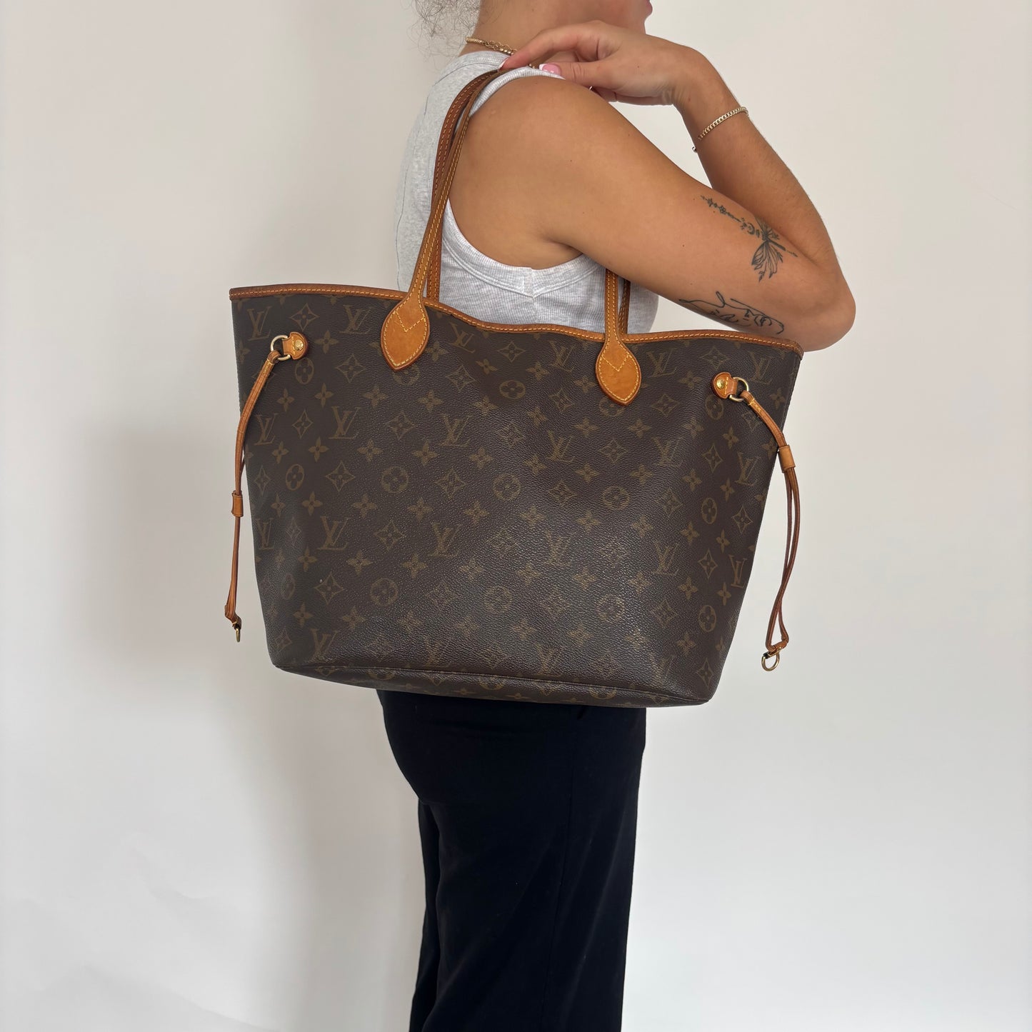 Louis Vuitton Neverfull MM Monogram MB5110