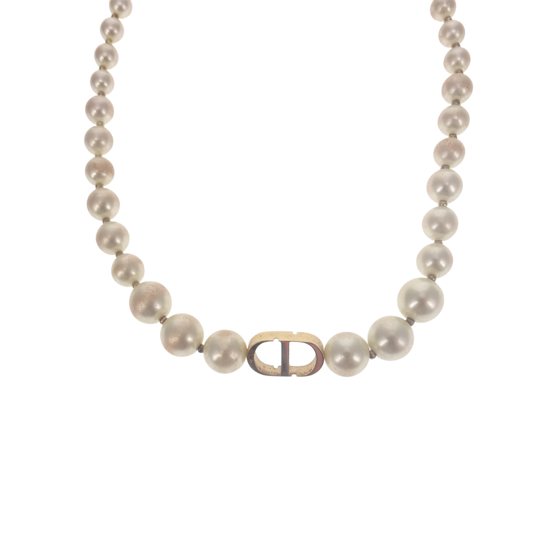 Dior White Resin Pearls and Goldtone 30 Montaigne Choker