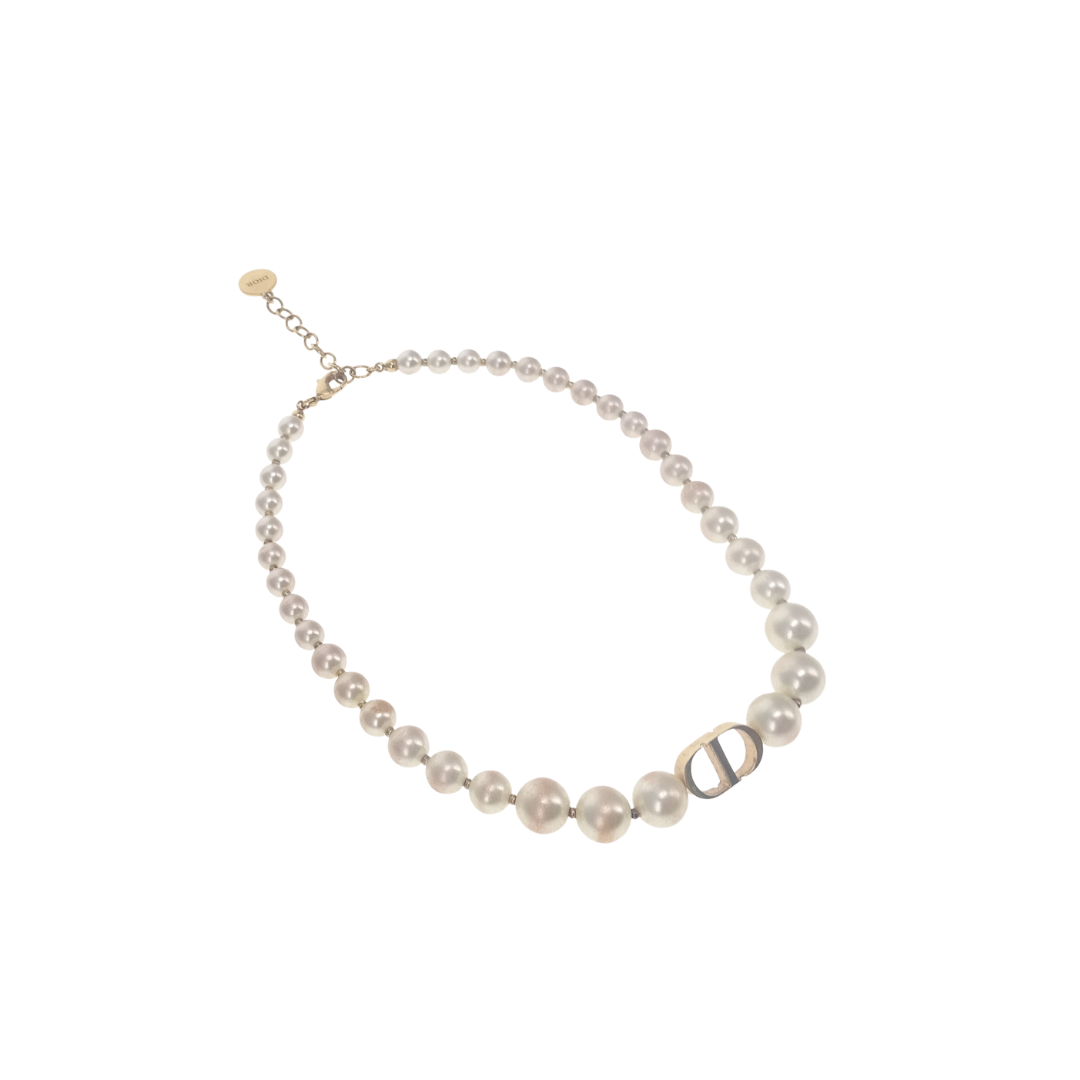 Dior White Resin Pearls and Goldtone 30 Montaigne Choker