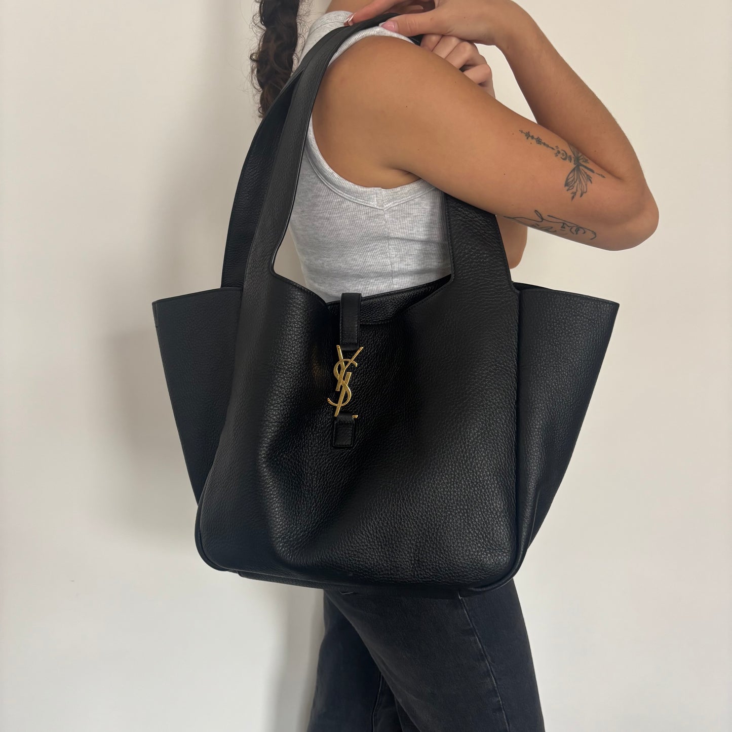 Saint Laurent Le 5 a 7 Bea Tote Black GHW 2024