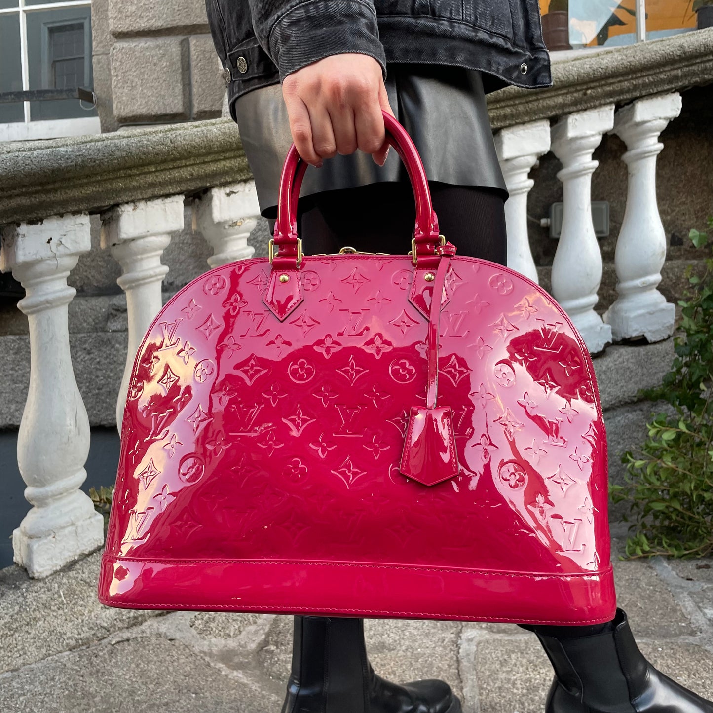 Louis Vuitton Pomme D'Amour Vernis Alma GM SN0143