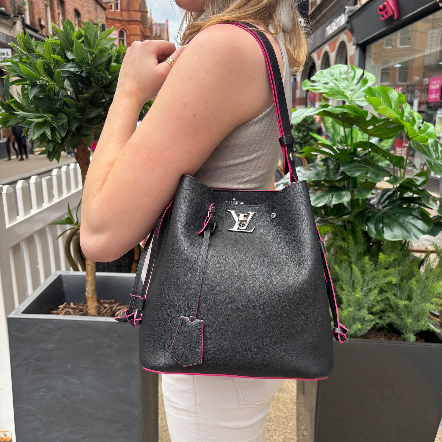 Louis Vuitton Lockme Bucket Bag Black DU3118