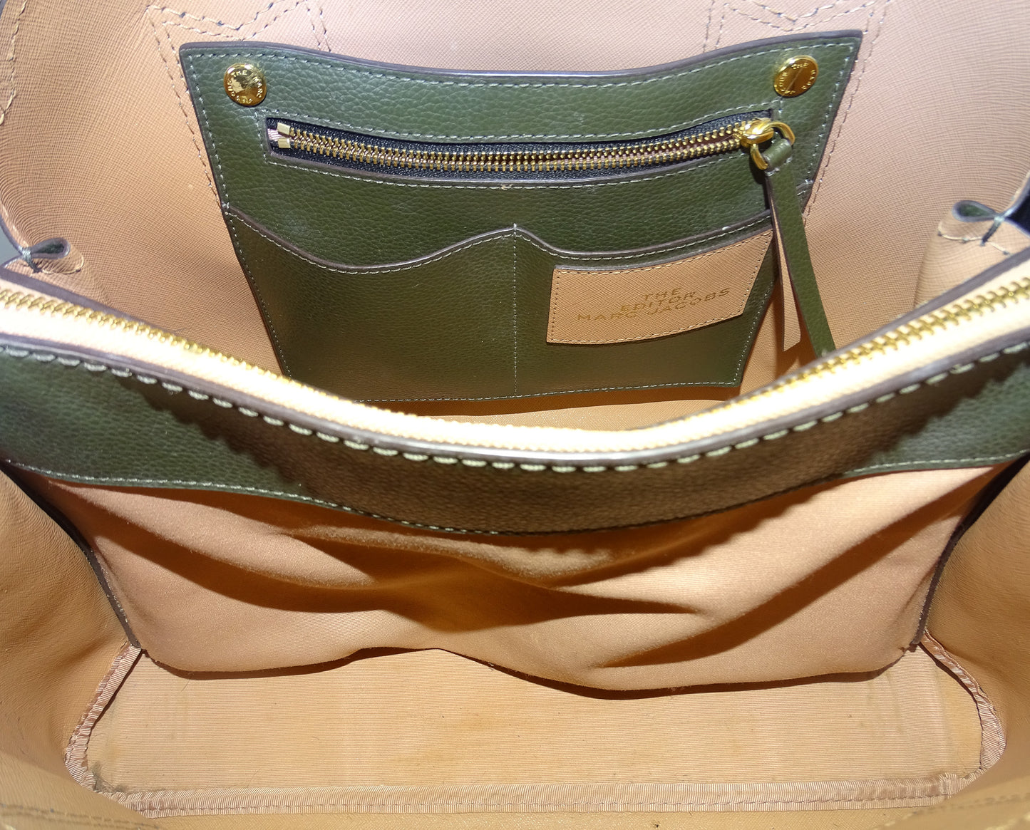Marc Jacobs Editor 38 Khaki Grained Leather GH