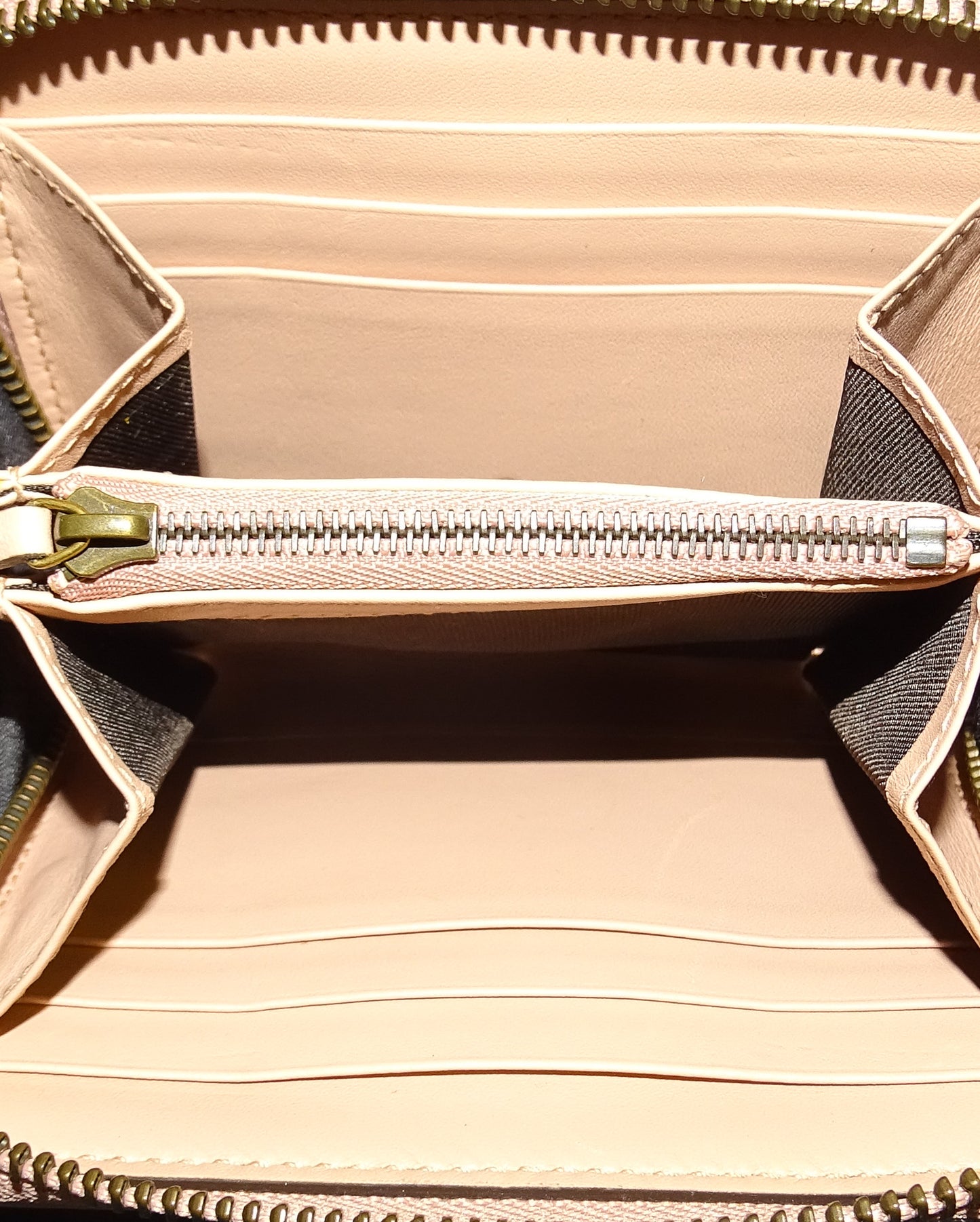 Gucci Pink Compact Leather Small Zipped Wallet