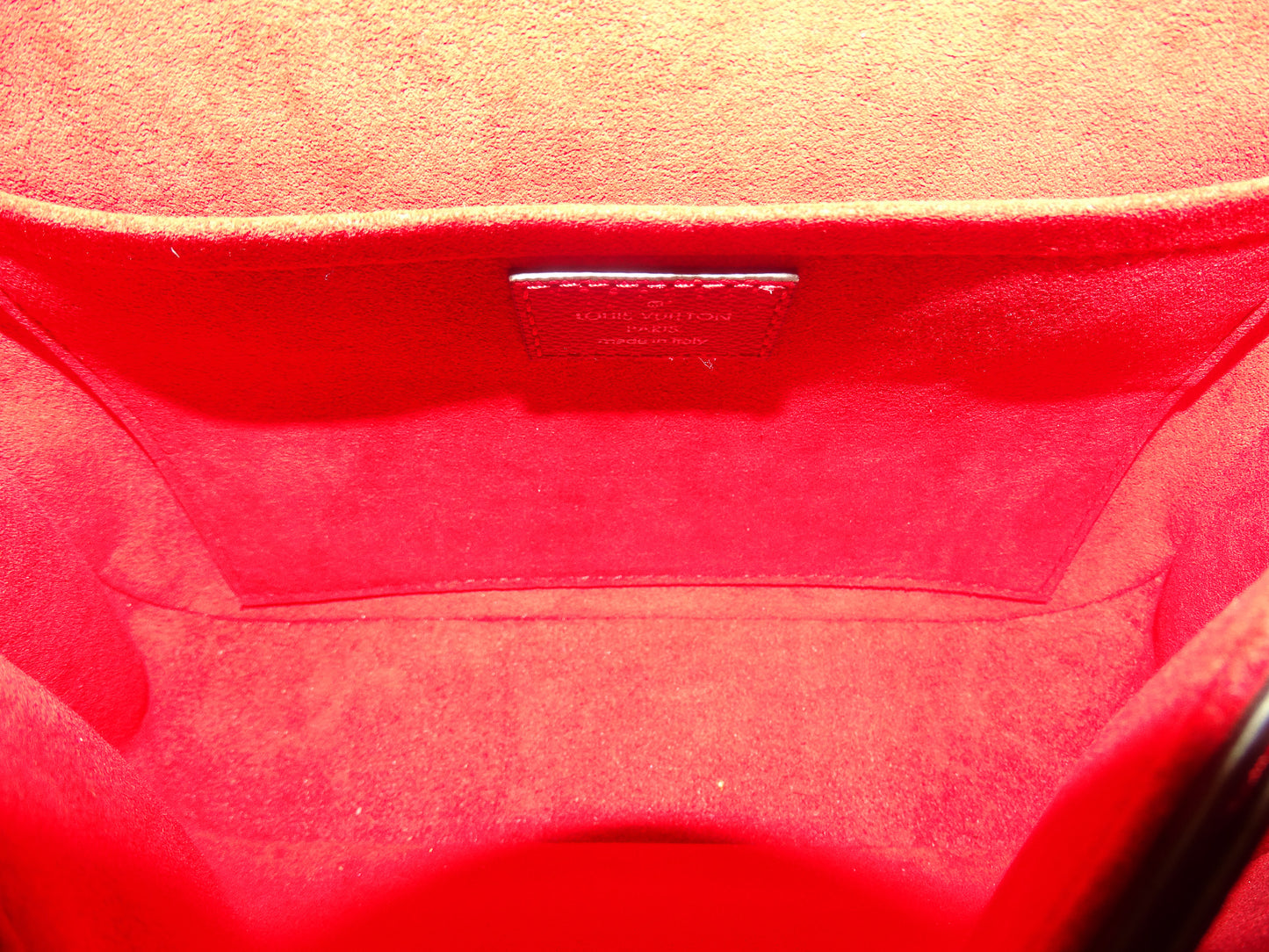 Louis Vuitton Very Messenger Rouge