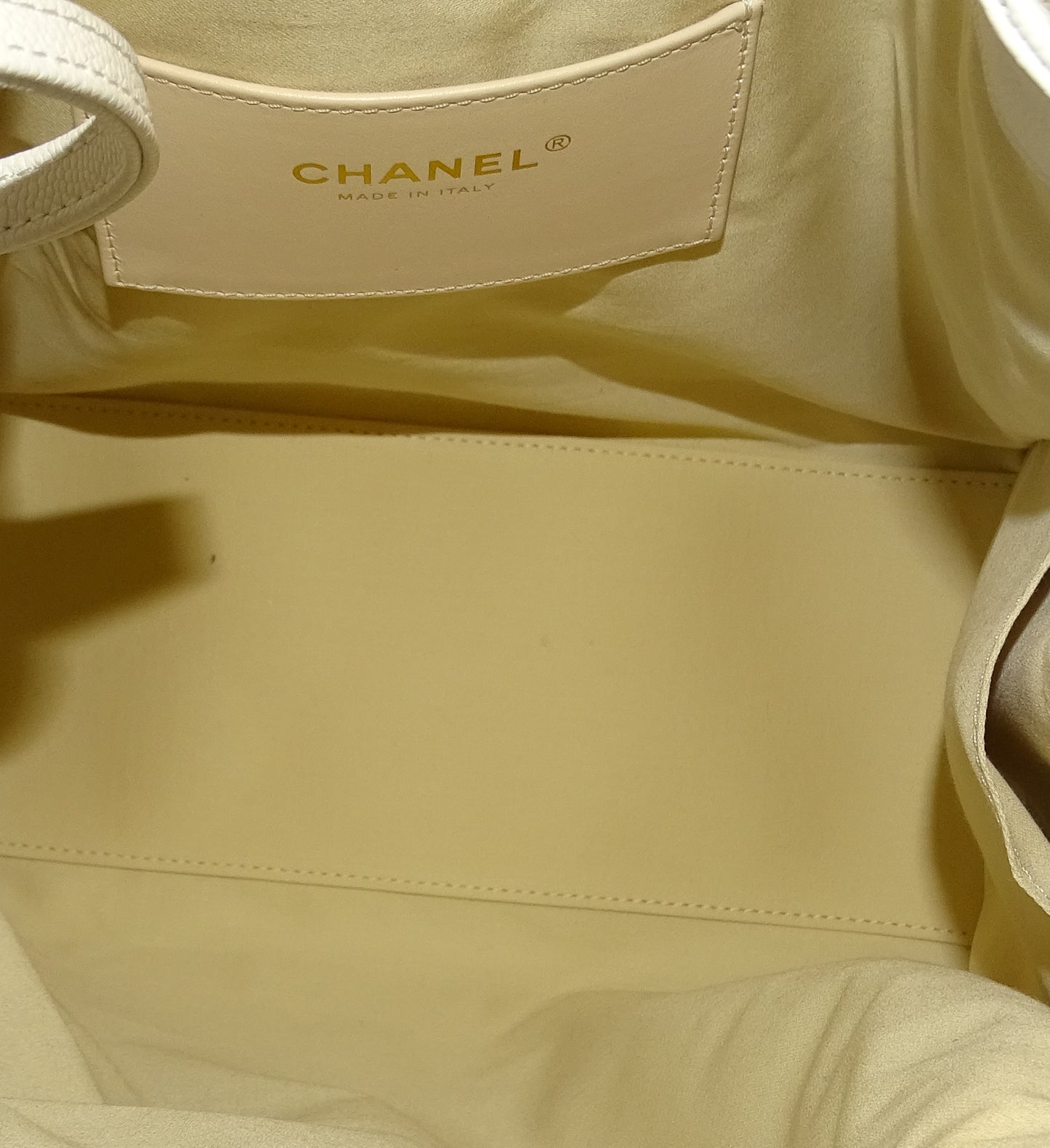 Chanel 25 White Caviar GHW 2025