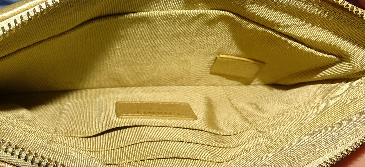 Chanel 19 O Case Gold Leather GHW 2020