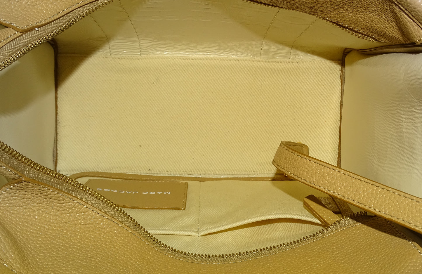 Marc Jacobs The Tote Bag Medium Camel
