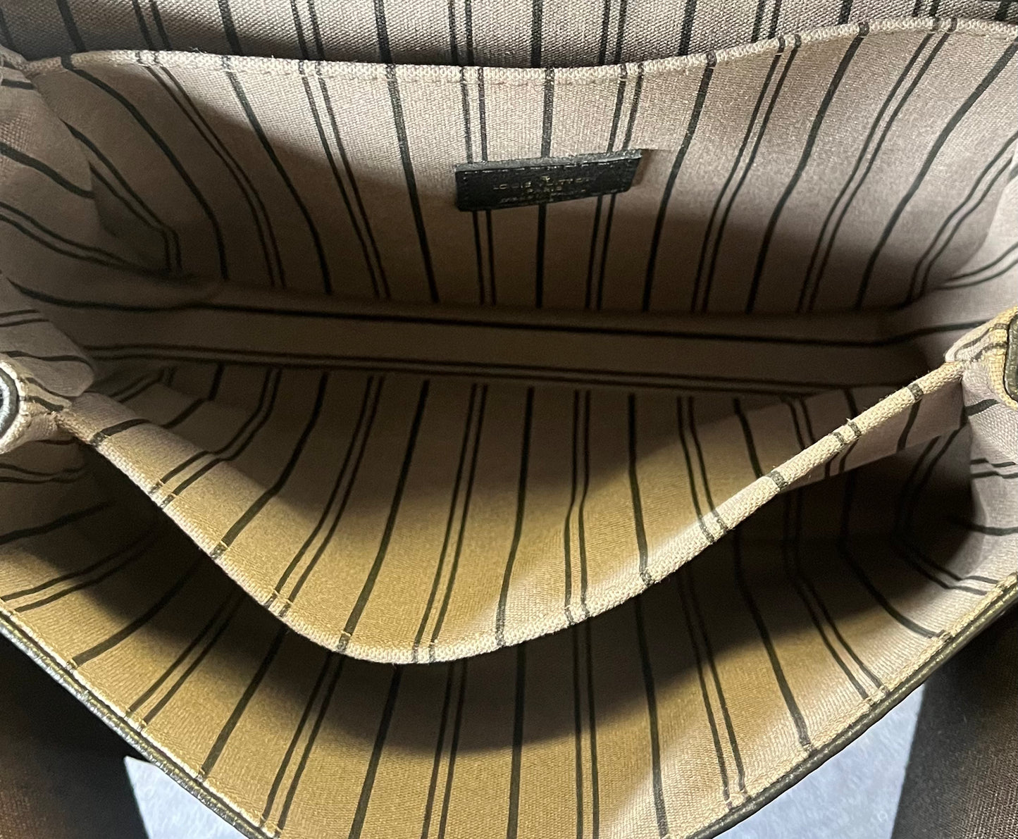Louis Vuitton Noir Empreinte Pochette Metis DU4187