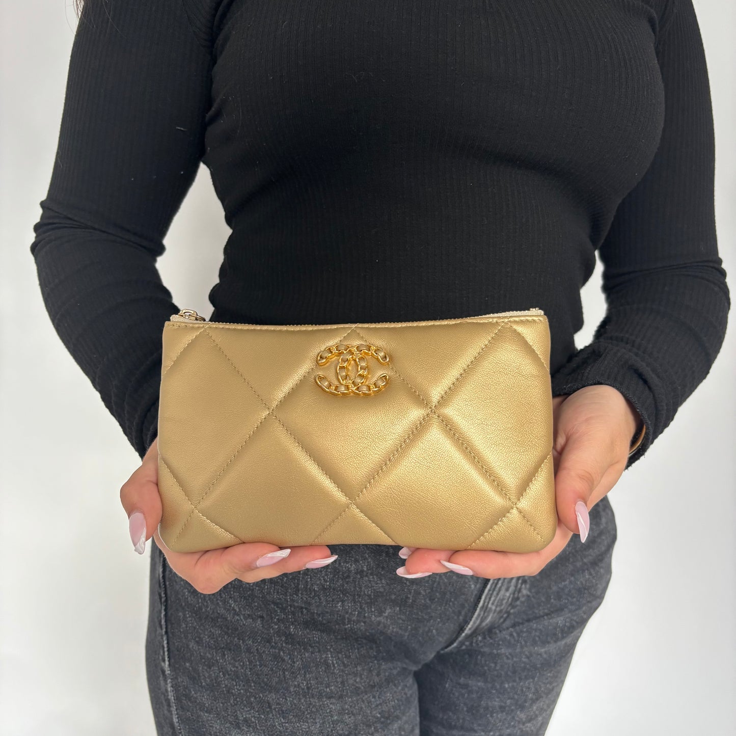 Chanel 19 O Case Gold Leather GHW 2020