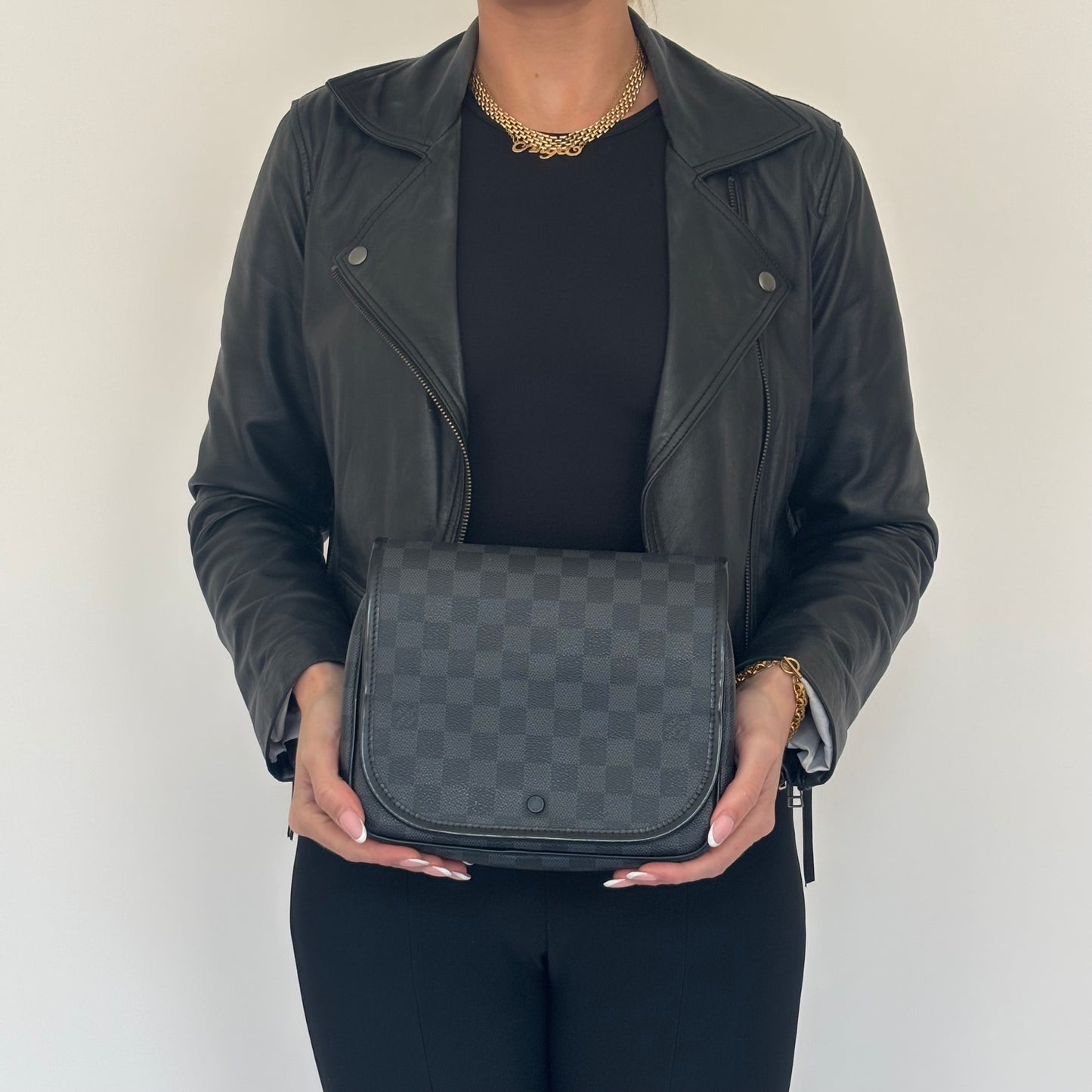 Louis Vuitton Damier Graphite Hanging Tolietry Bag BA1161