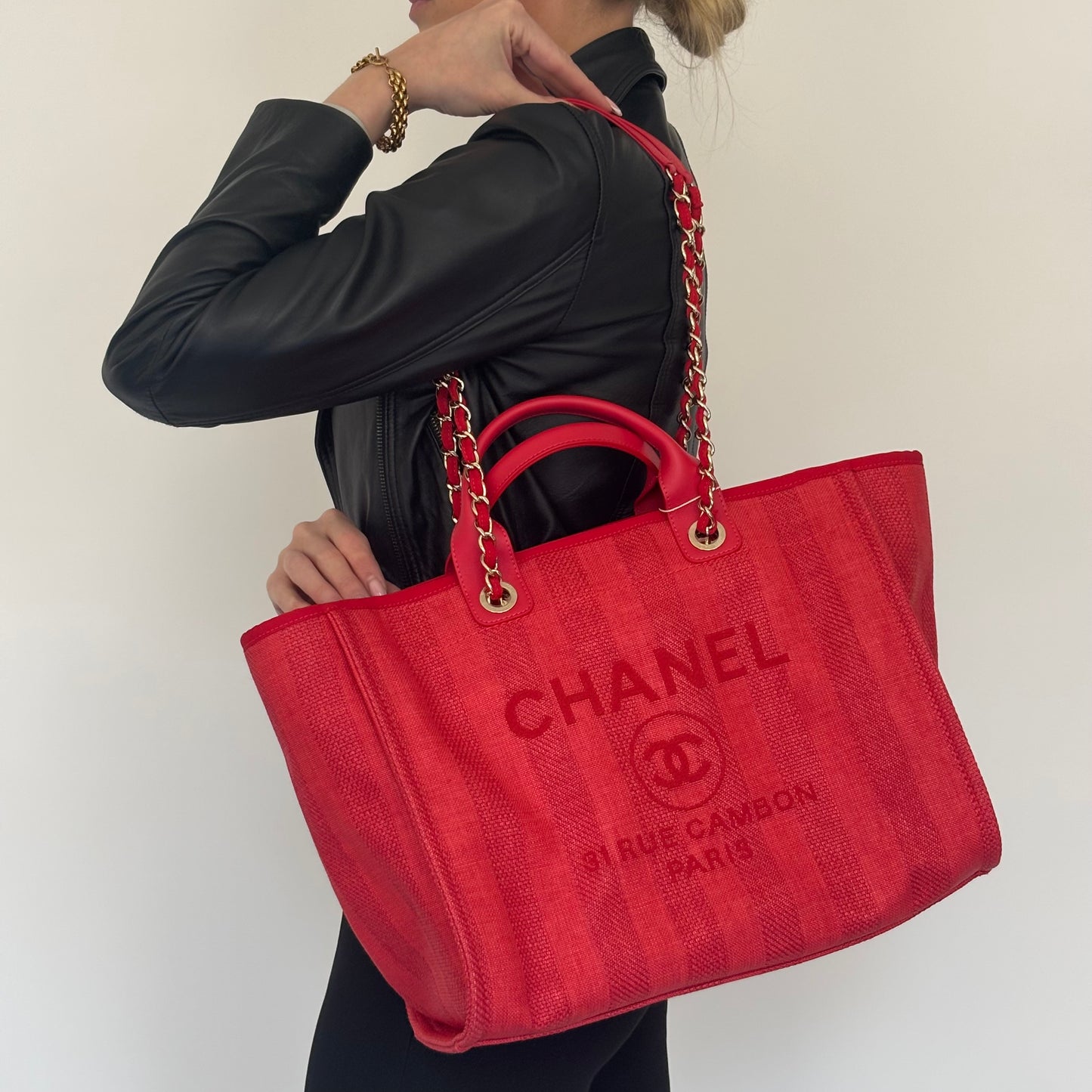 Chanel Deauville Tote Rouge Medium Rayures (No Pochette) GH 2022
