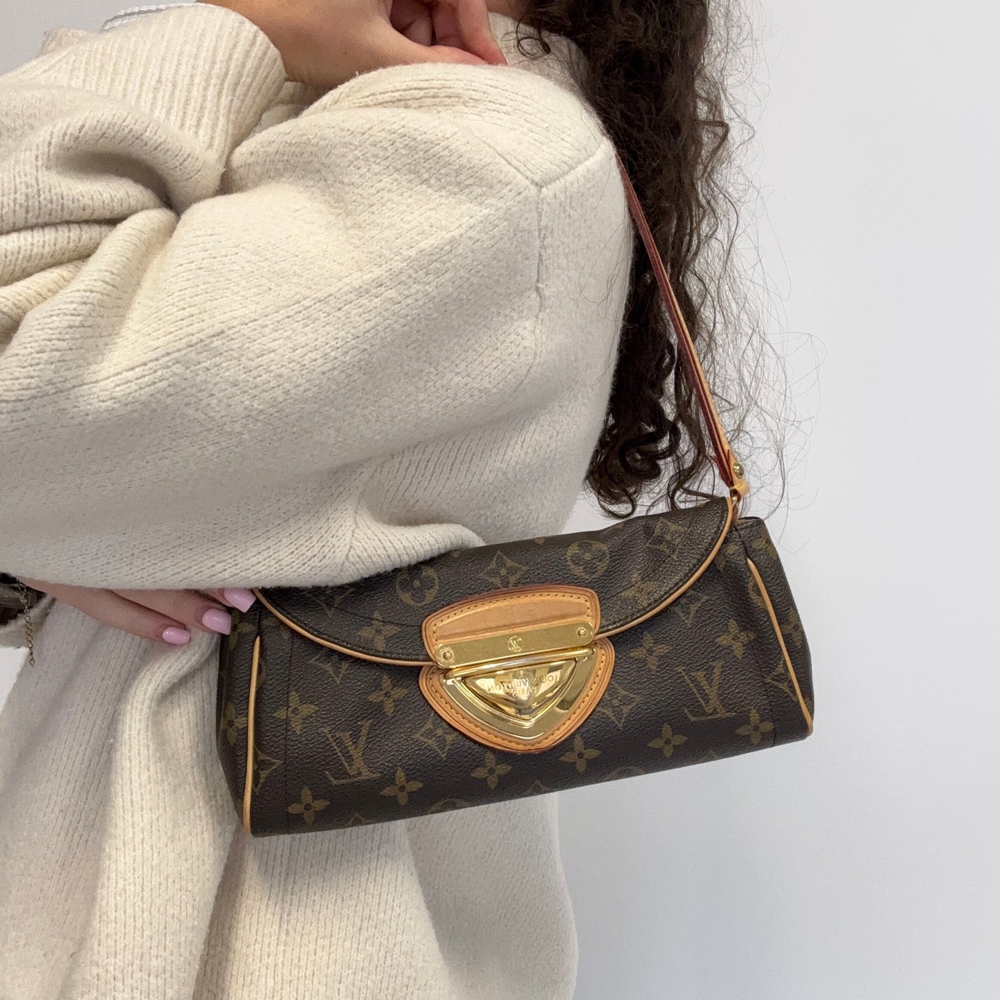 Louis Vuitton Beverly Clutch On Strap CV4039