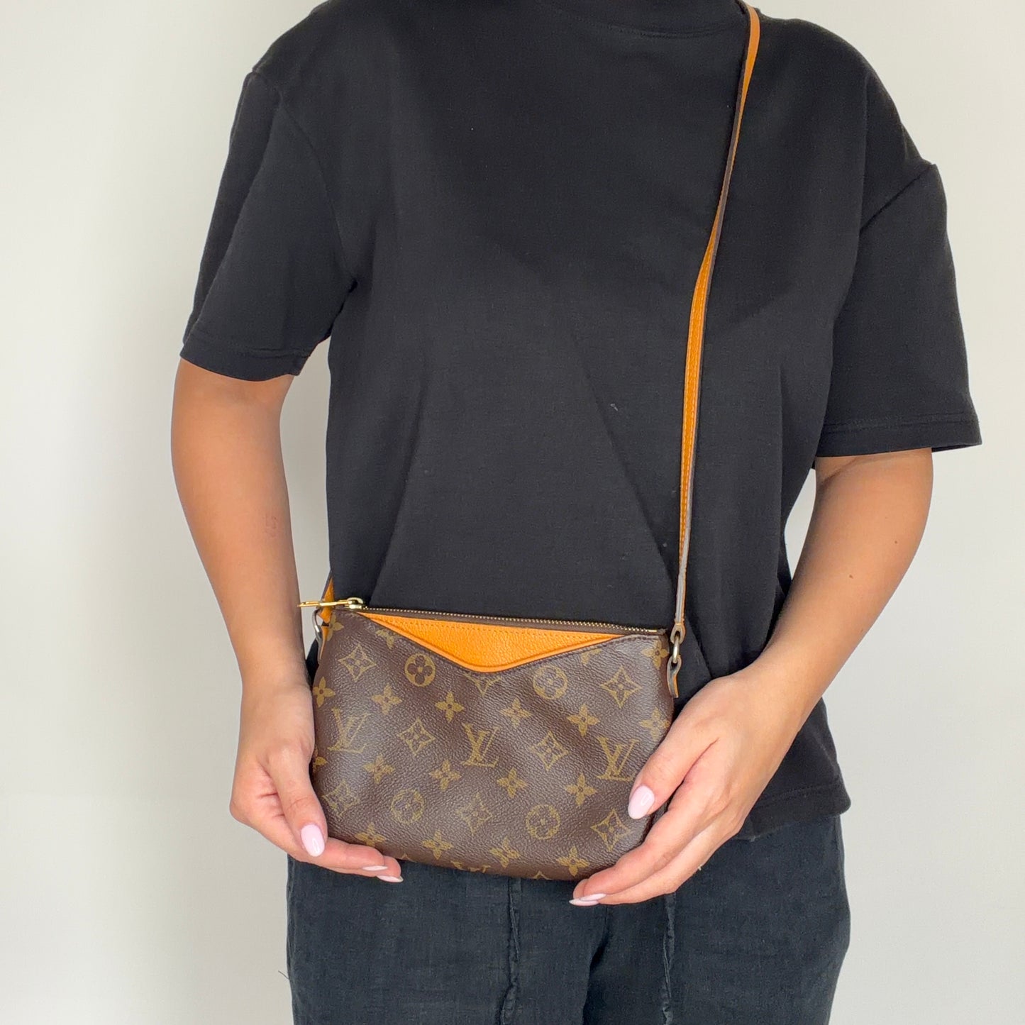 Louis Vuitton Pallas Clucth on Strap (staff uniform) AR1187 - 2017
