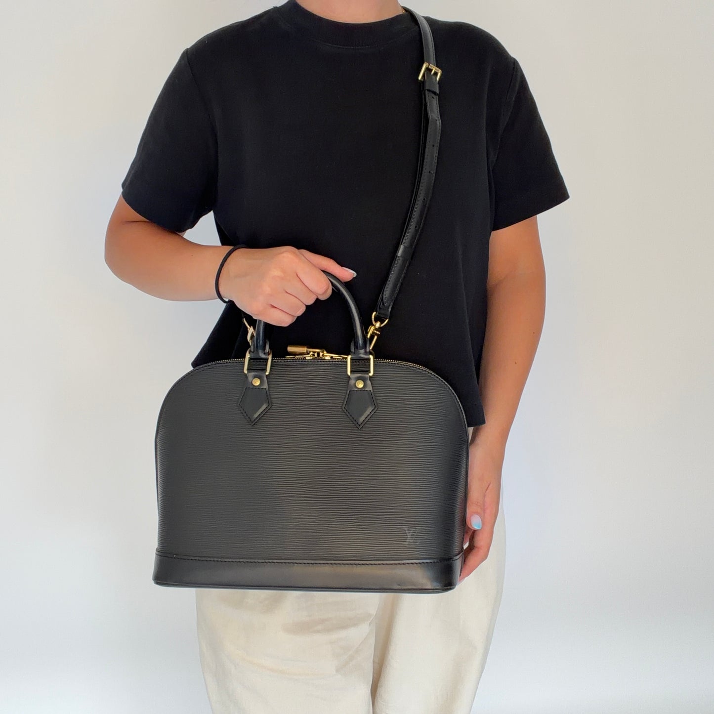 Louis Vuitton Vintage Black Epi Leather Alma PM With Strap AR0061 (2001)