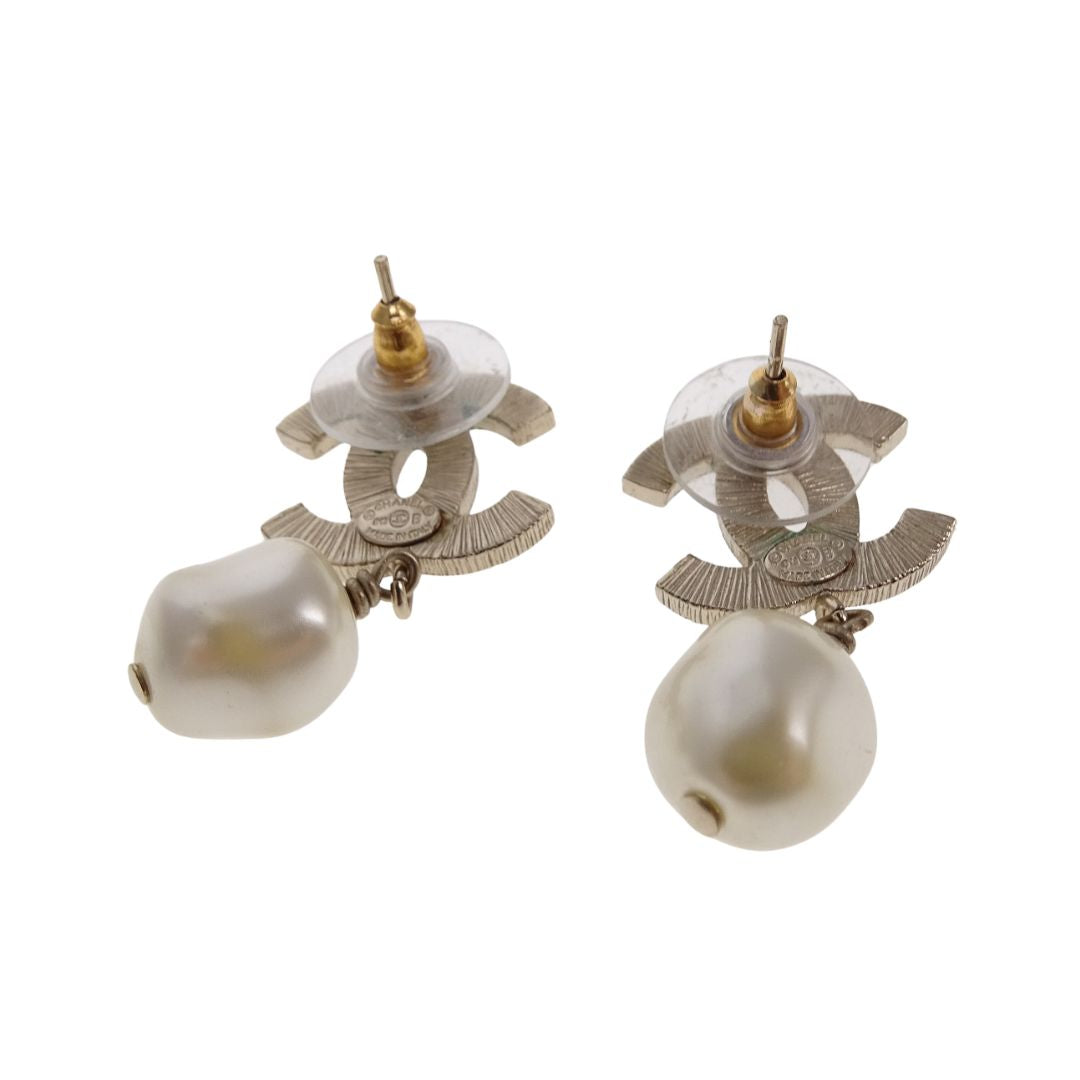 Chanel CC Gold & Black With Costume Pearl Dangle Earrings B13
