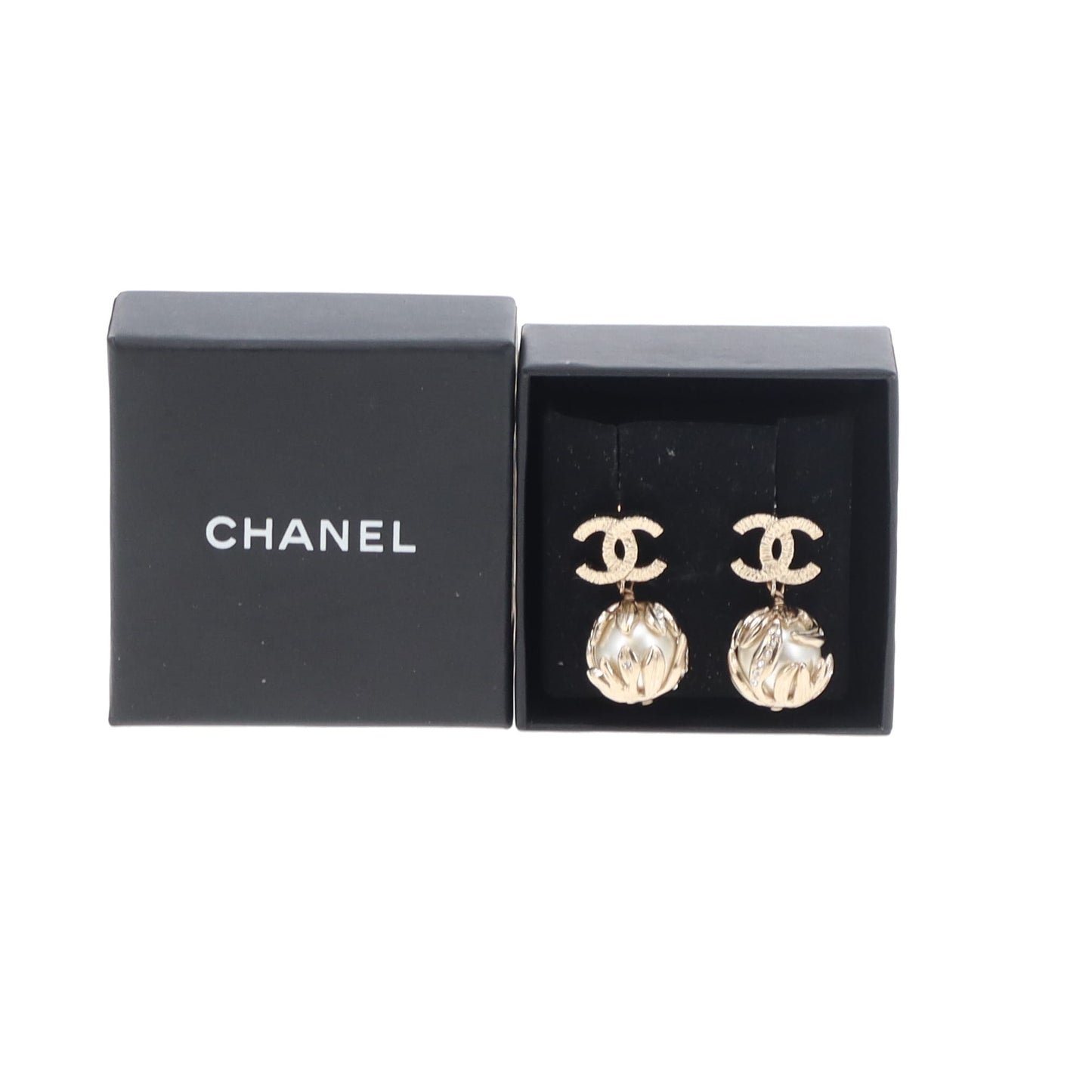 Boucles d'oreilles Chanel Perle Pendentif CC Doré 2009