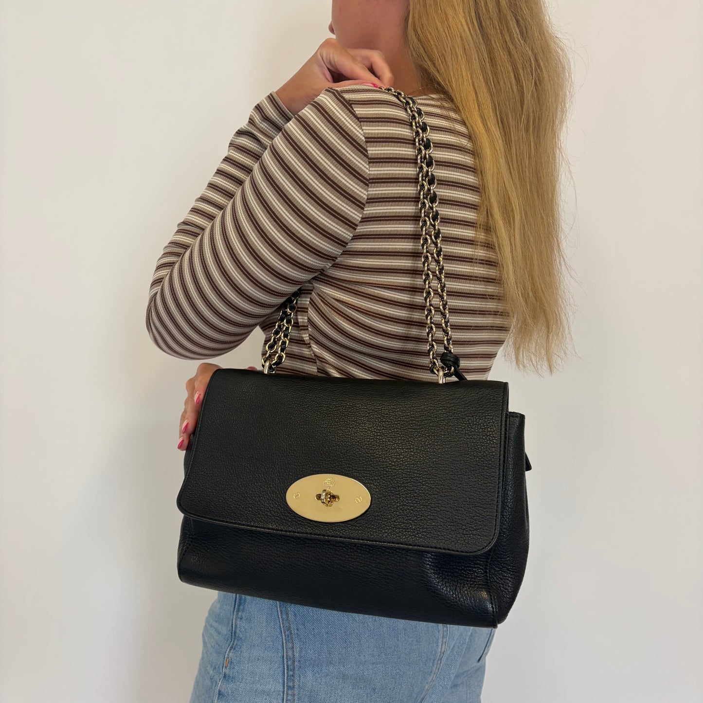 Mulberry Lily Medium Black In Small Classic Grain