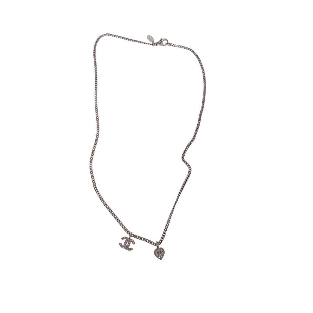 Collier Chanel mini charms CC et cœur 2010