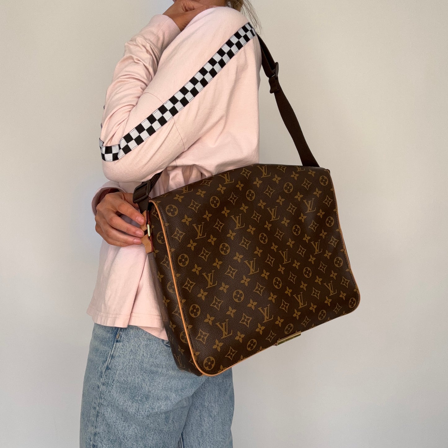 Louis Vuitton Abbesses Monogram Messenger Bag Vintage CA0046
