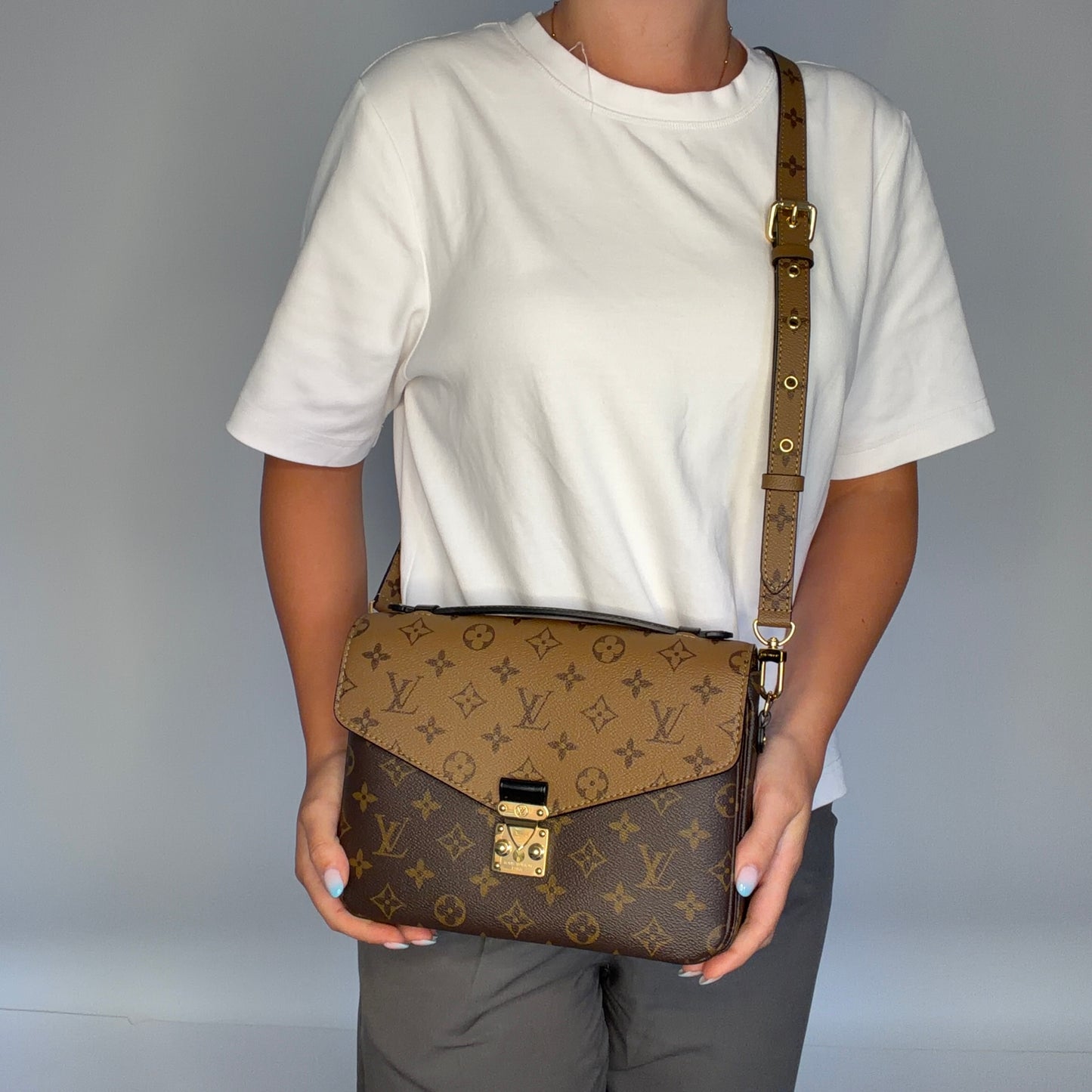 Louis Vuitton Metis Reverse Monogram Canvas