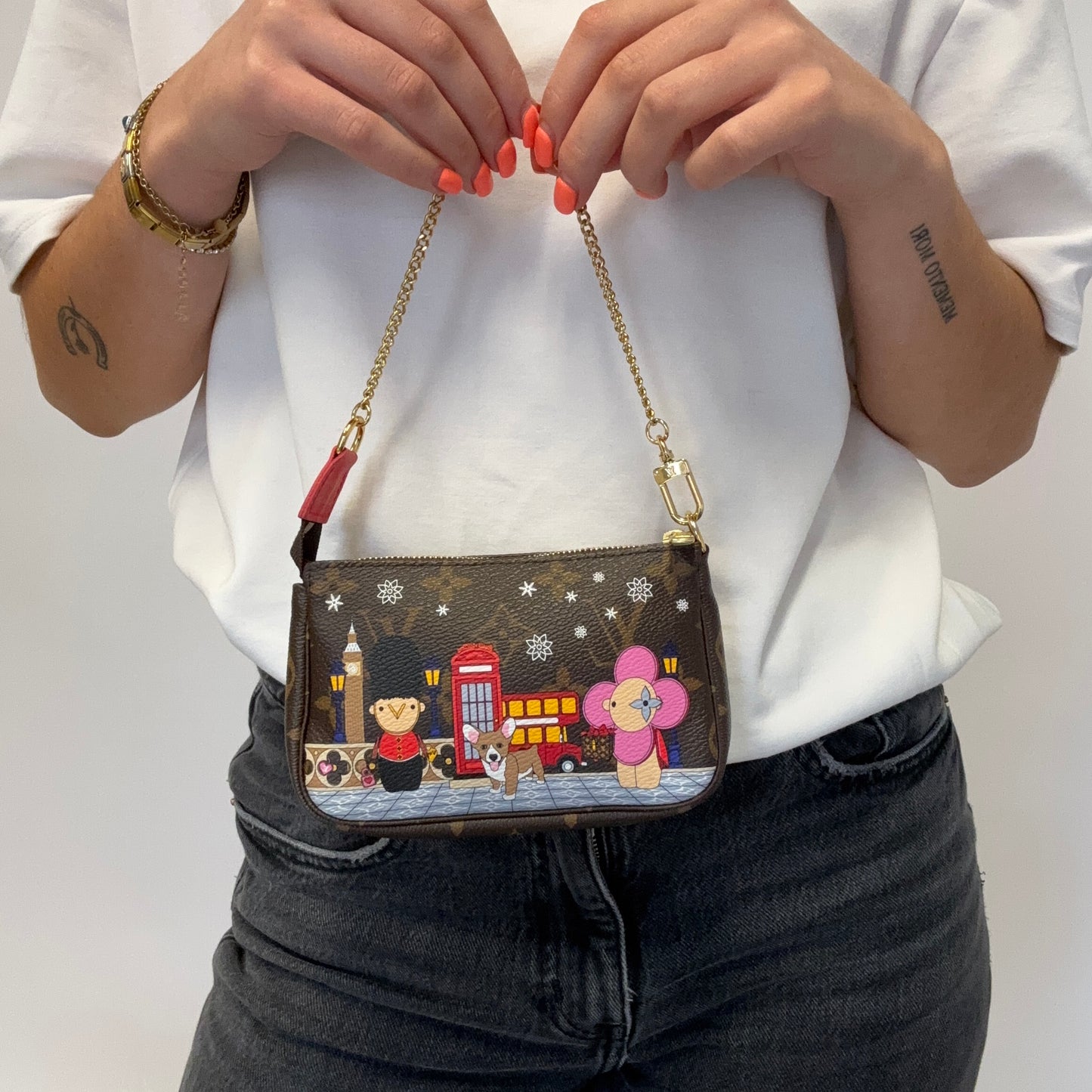 Louis Vuitton Mini Pochette Accessoires 'Vivienne in London' 2021