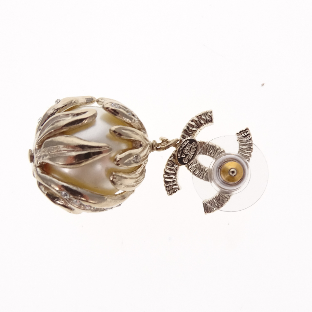 Boucles d'oreilles Chanel Perle Pendentif CC Doré 2009