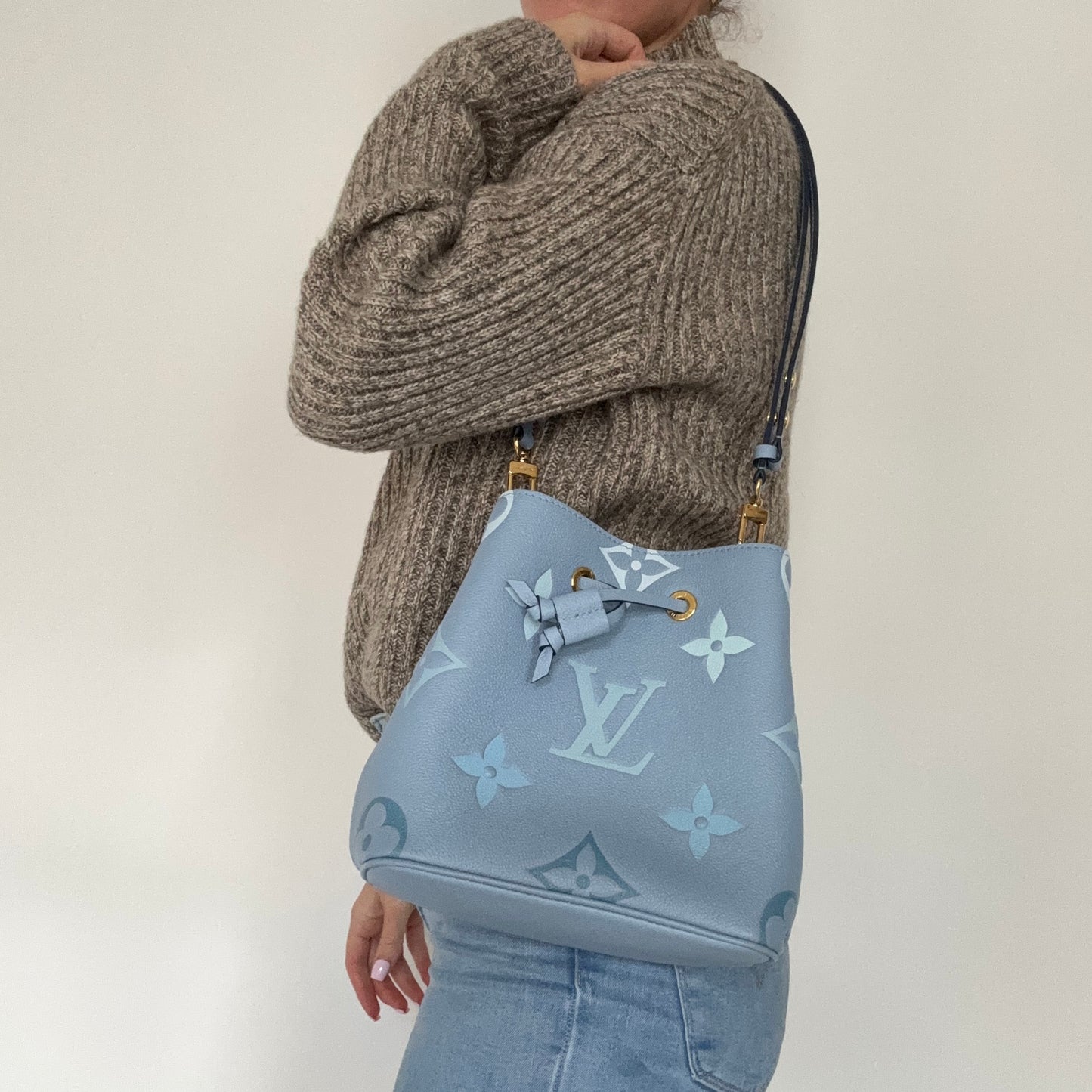 Louis Vuitton Neo Noe BB Blue By The Pool (NFID)