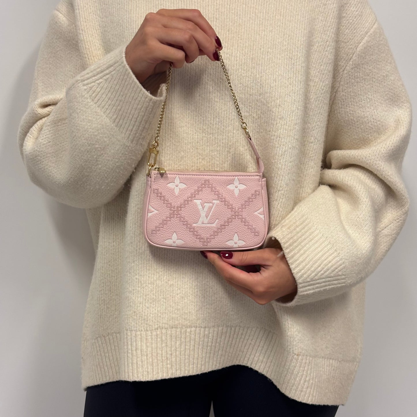 Louis Vuitton Mini Pochette Accessoires Broderies Pink Monogram