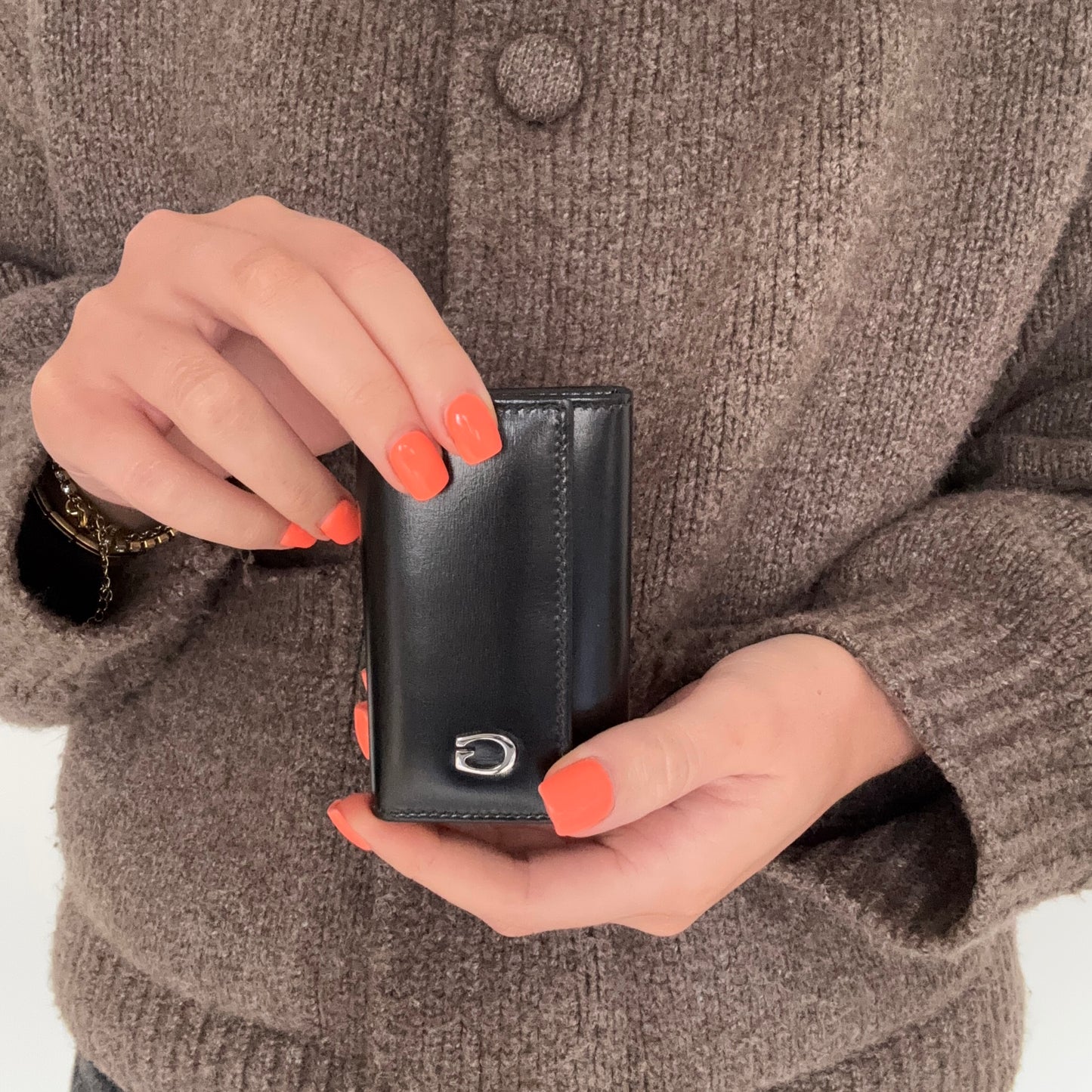 Gucci 6 Key Holder Black Leather SHW