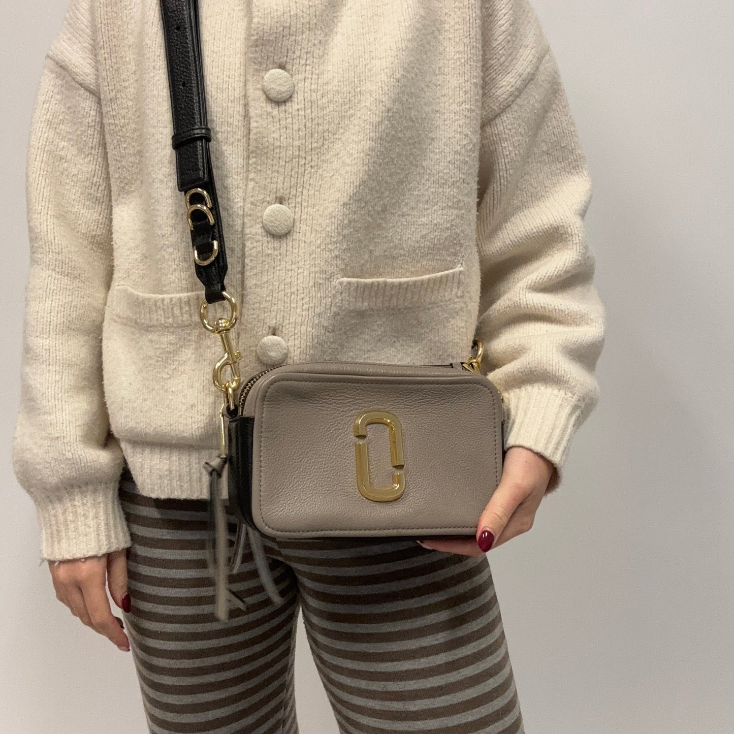 Marc Jacobs Softshot 21 Cement and Black