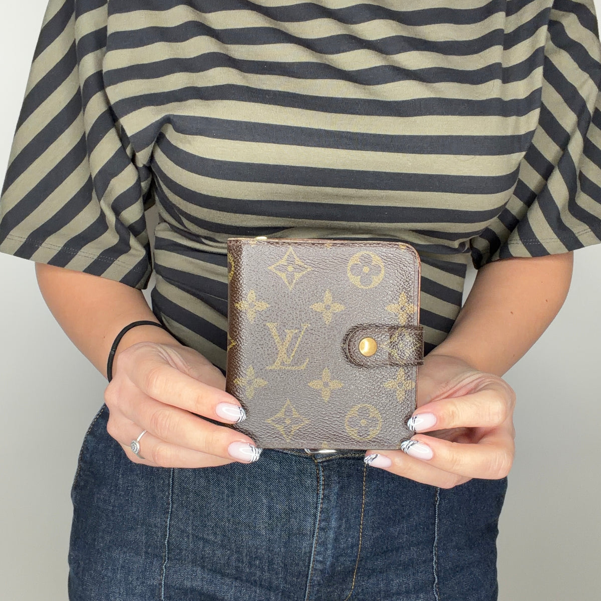 Louis Vuitton Compact Vintage Monogram Wallet CA0094