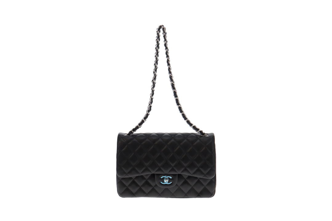 Timeless Chanel black lambskin Jumbo classic flap bag GHW Leather  ref.215425 - Joli Closet