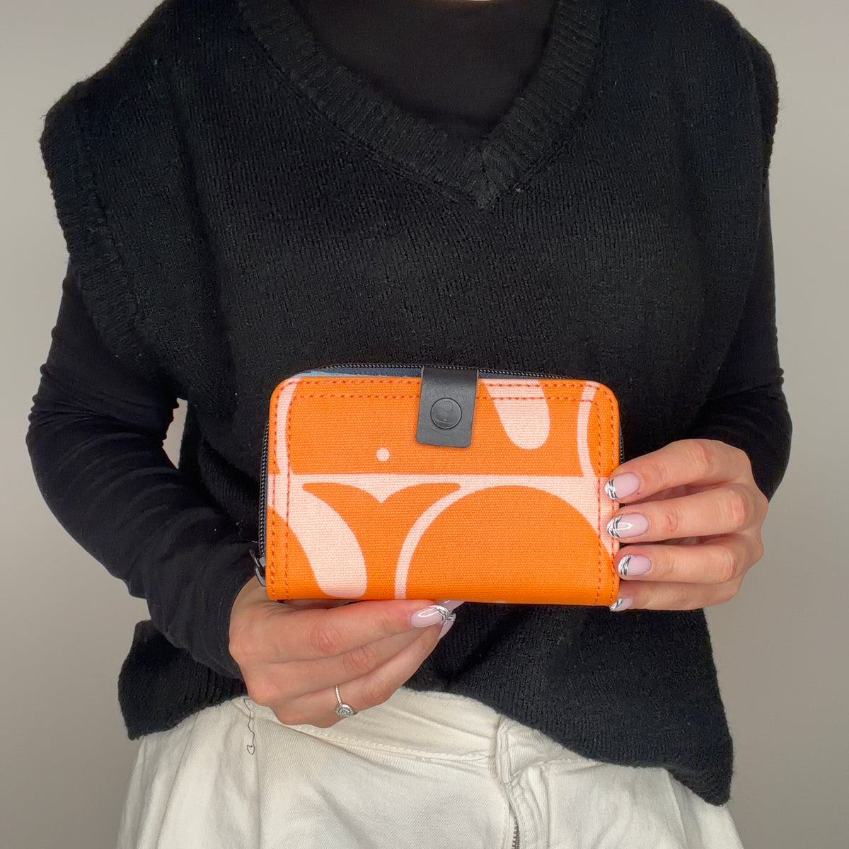 Orla Kiely Frankie Wallet Beluga Print Mango
