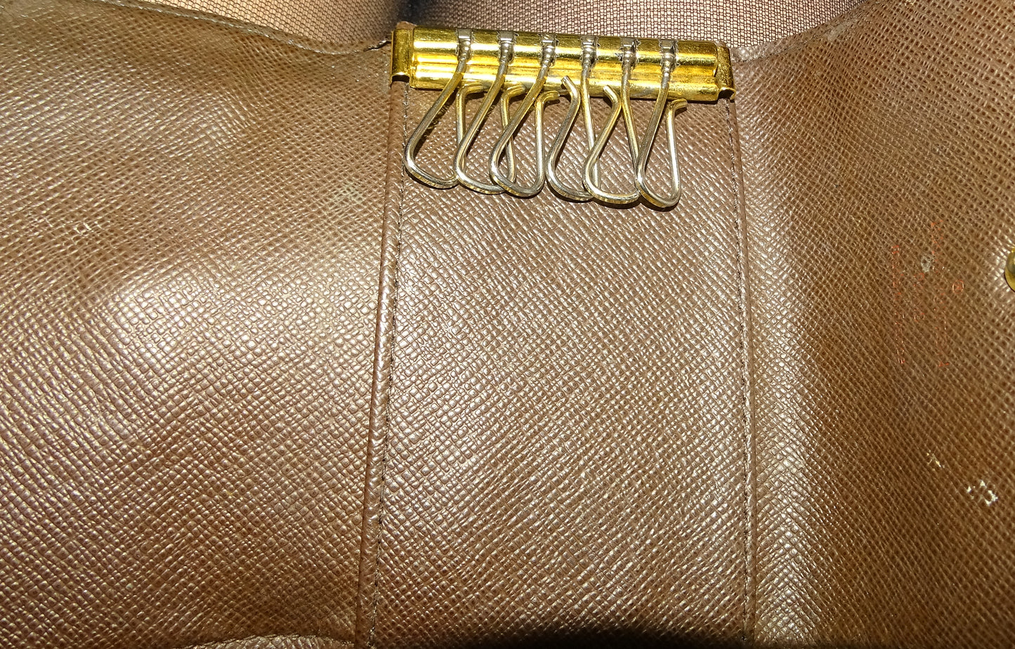 Louis Vuitton 6 Key Holder Damier Ebene