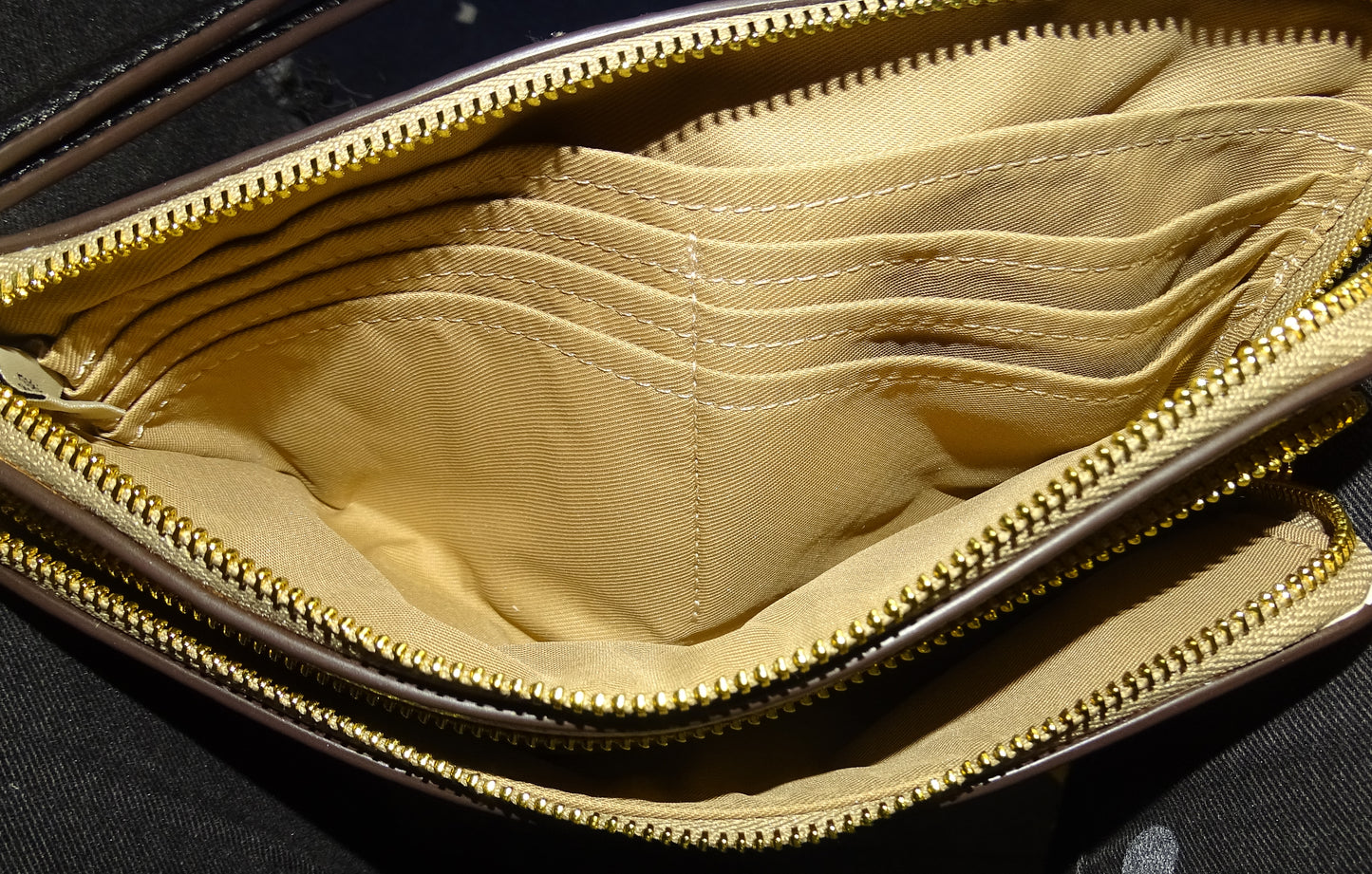 Coach Double Zip Pouch Wristley Beige & Chalk