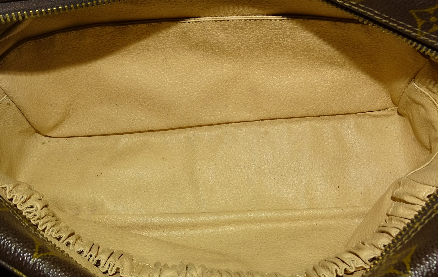 Louis Vuitton Cosmetic Bag 28 Vintage Monogram