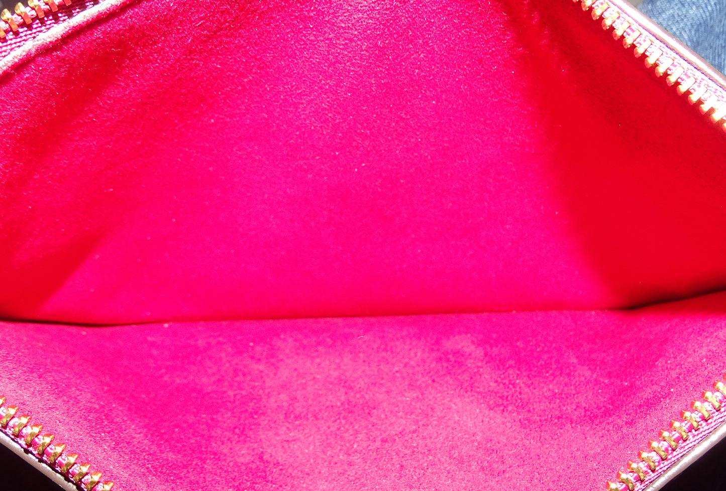 Louis Vuitton Long Beach PM Vernis Pochette Magenta PL0188