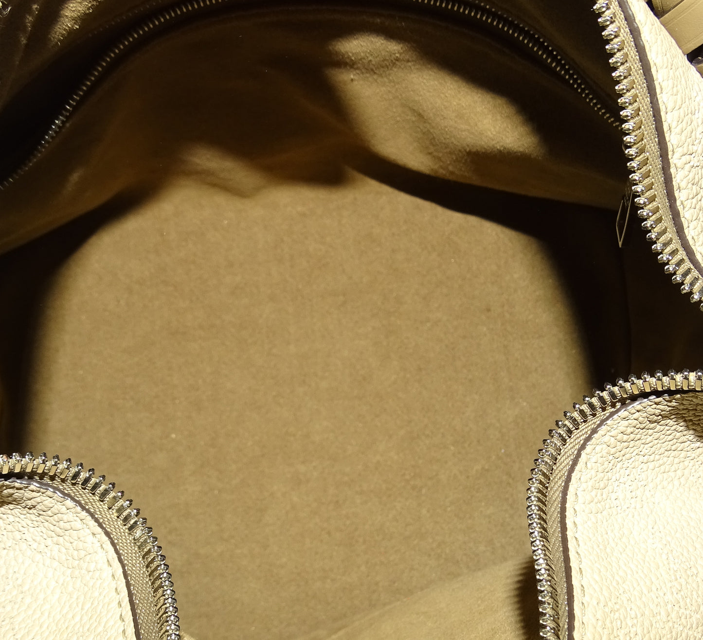 Louis Vuitton Beaubourg Hobo with Strap Galet Mahina (NFID)