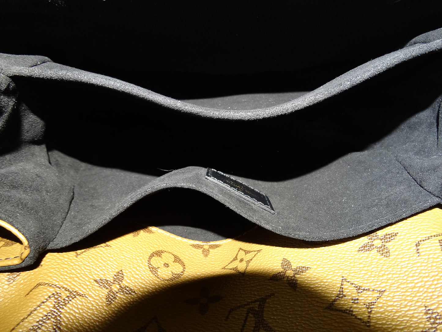 Louis Vuitton Metis Reverse Monogram Canvas