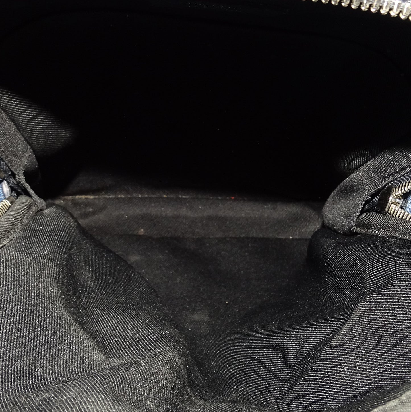Louis Vuitton Avenue Sling Bag Navy Taiga Leather (NFID)