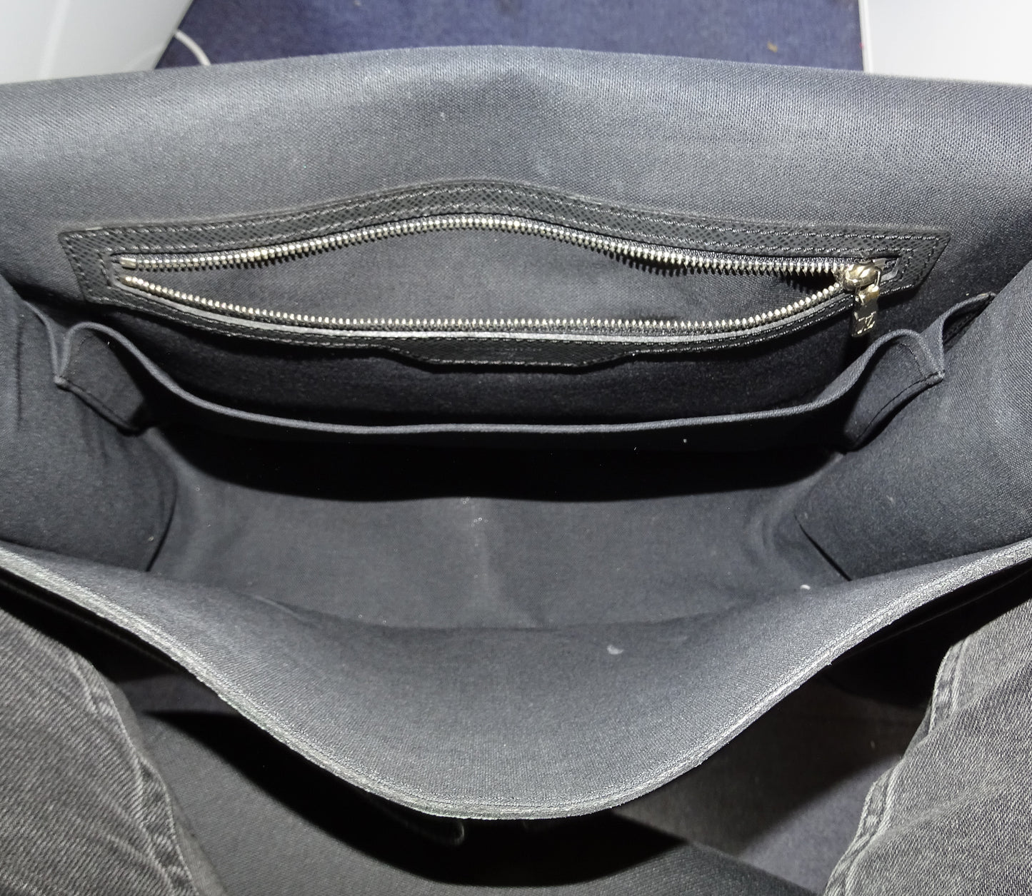 Louis Vuitton Alexei Messenger Bag Taiga Leather Ardoise