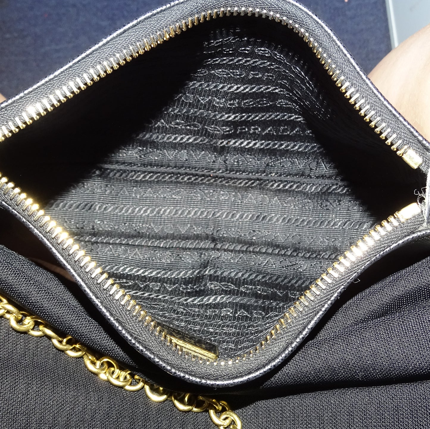 Prada Re-edition 2000 mini bag black saffiano