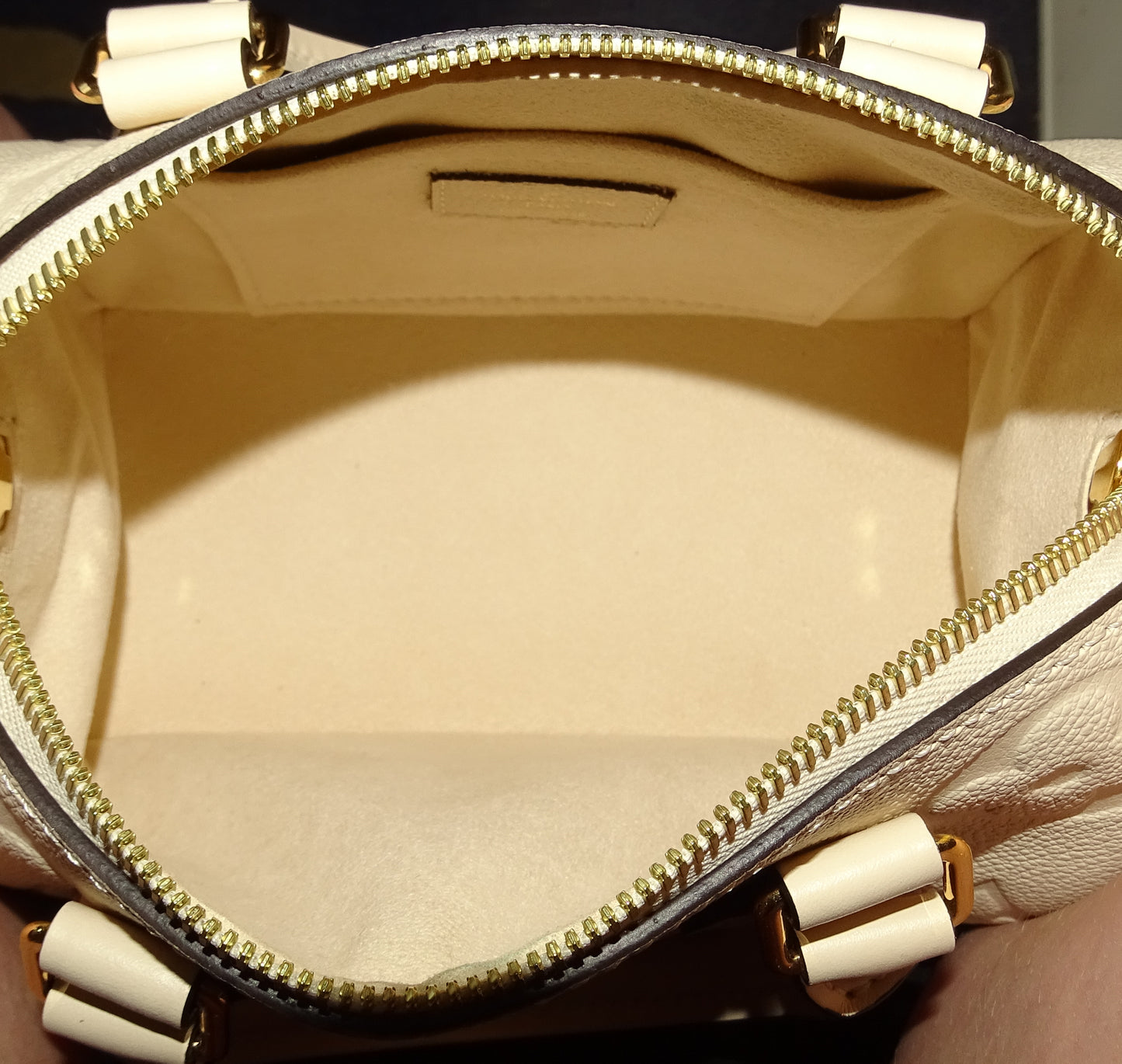 Louis Vuitton Speedy Bandouliere 20 Empreinte Crème