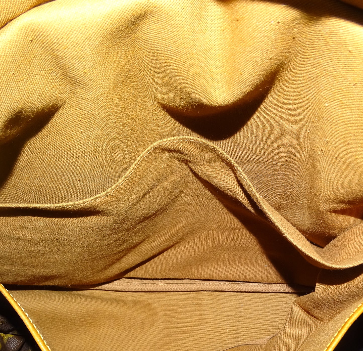 Louis Vuitton Saumur 35 AR9002